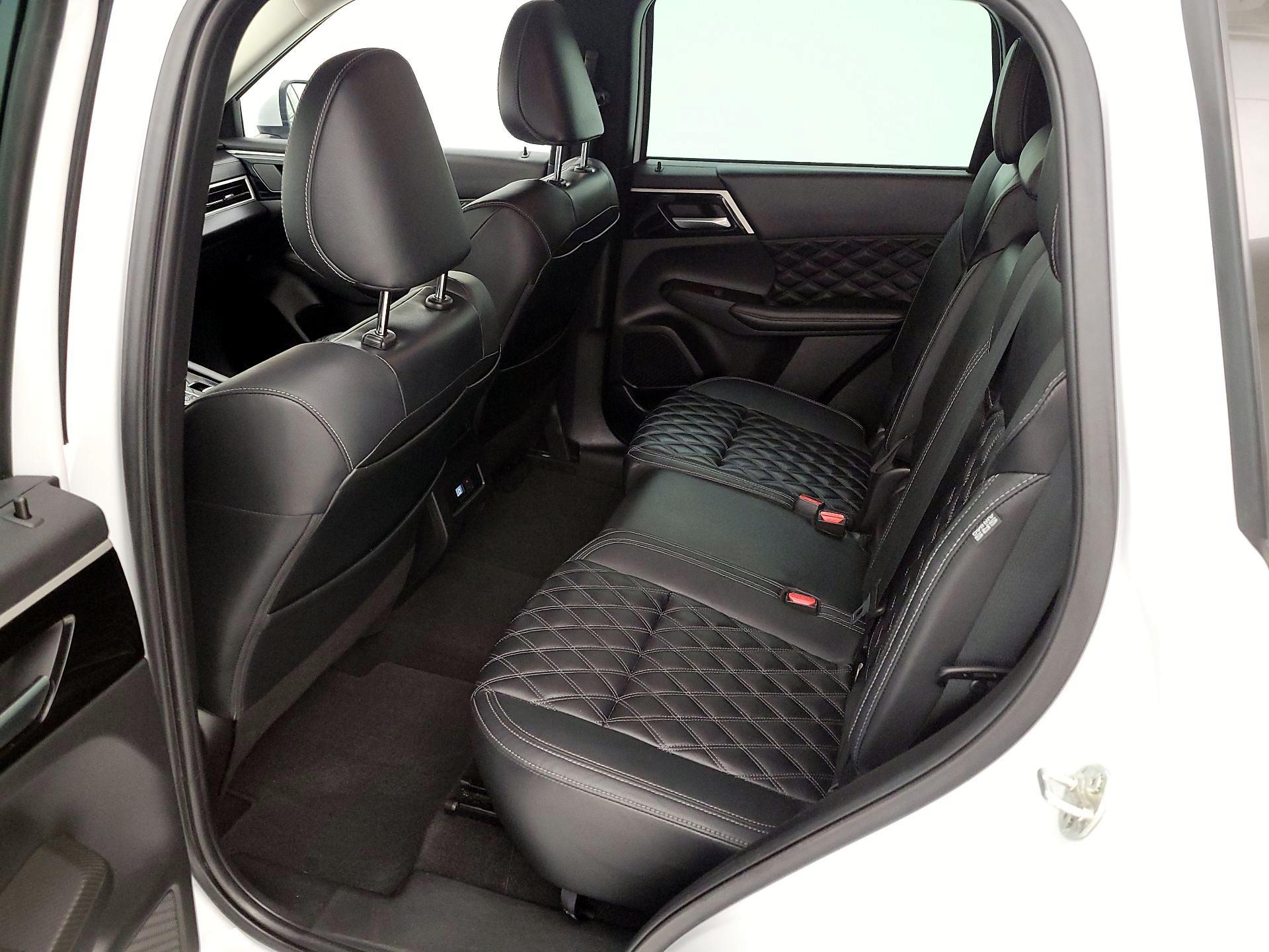 Thumbnail: 2022 Mitsubishi Outlander - 19