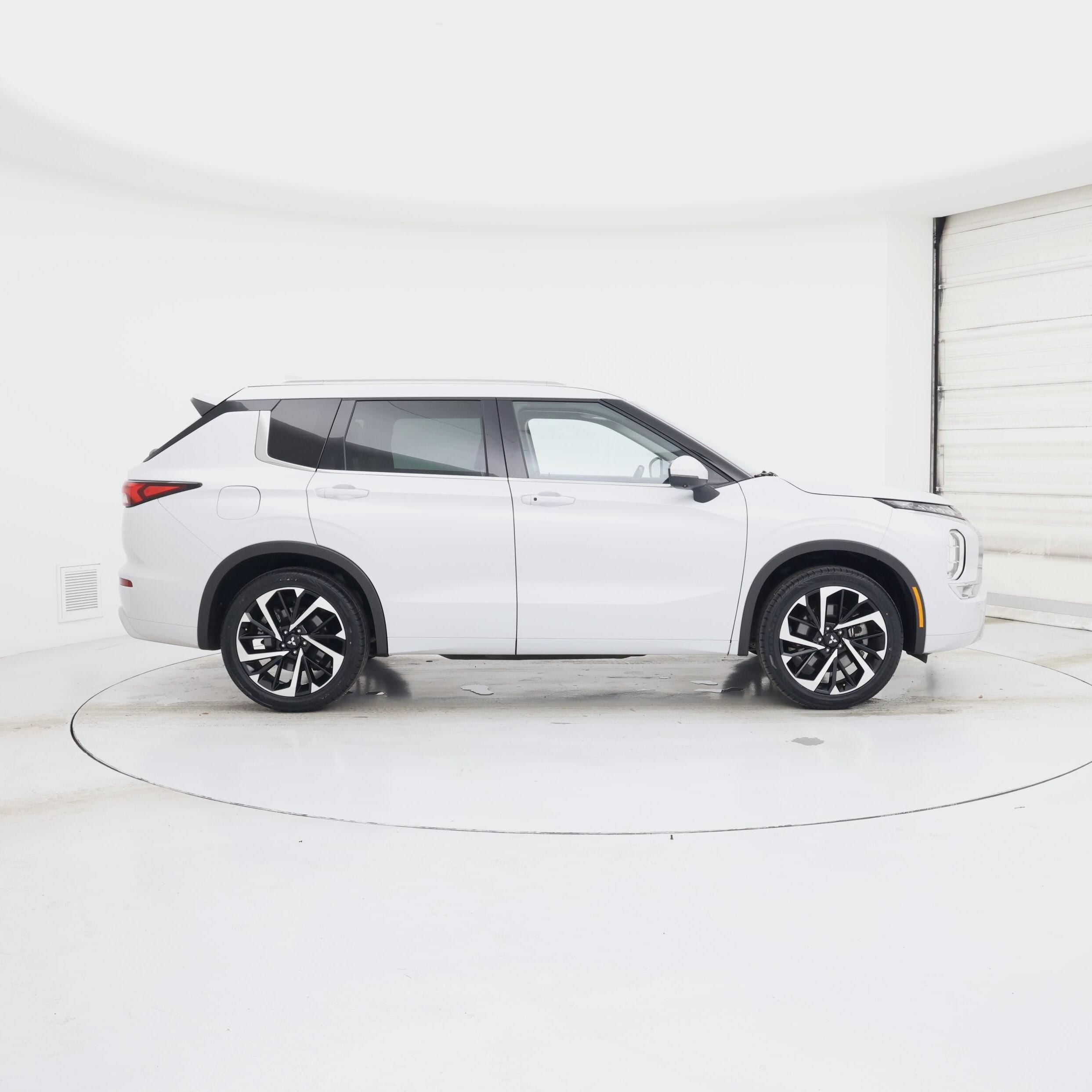 Thumbnail: 2022 Mitsubishi Outlander - 7