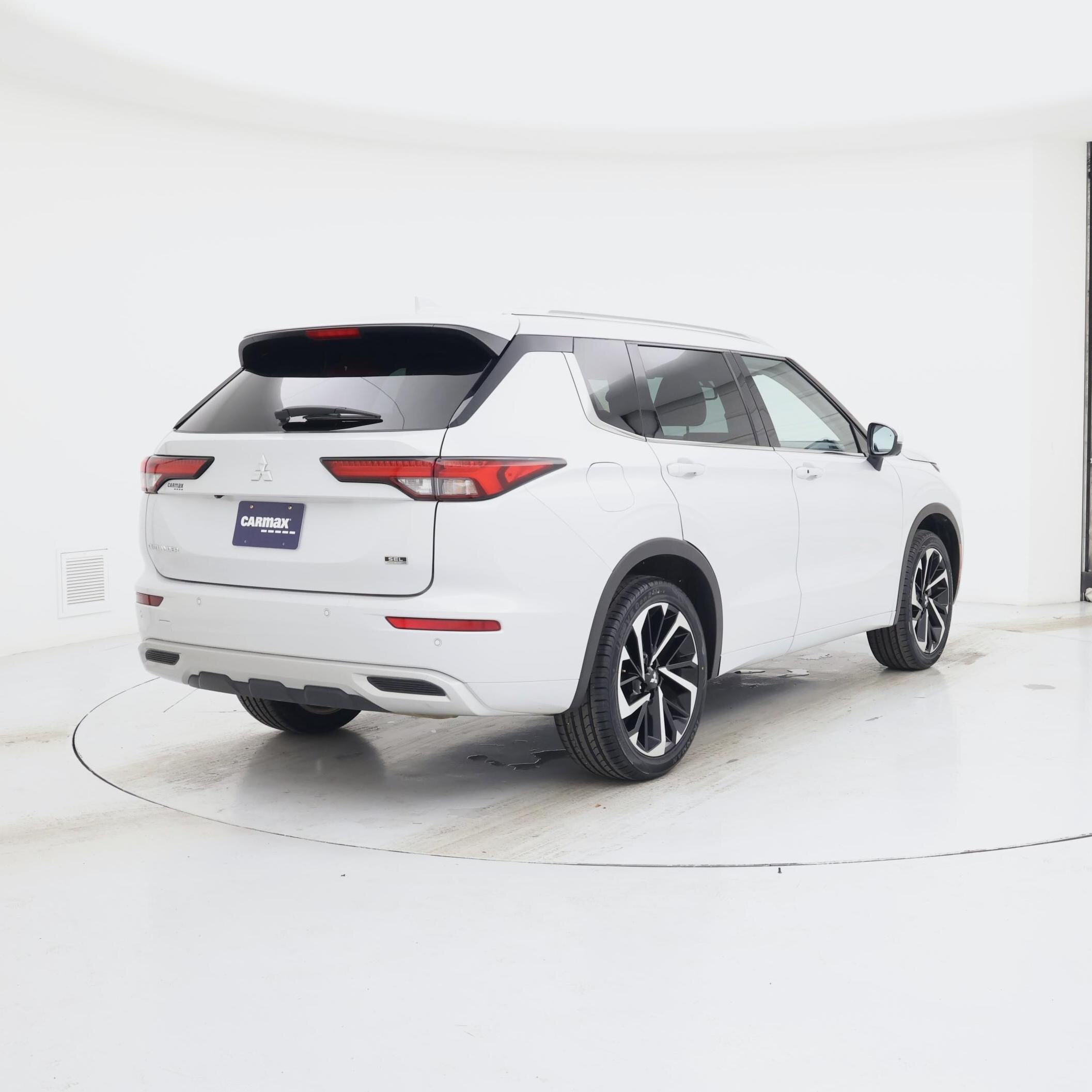 Thumbnail: 2022 Mitsubishi Outlander - 8