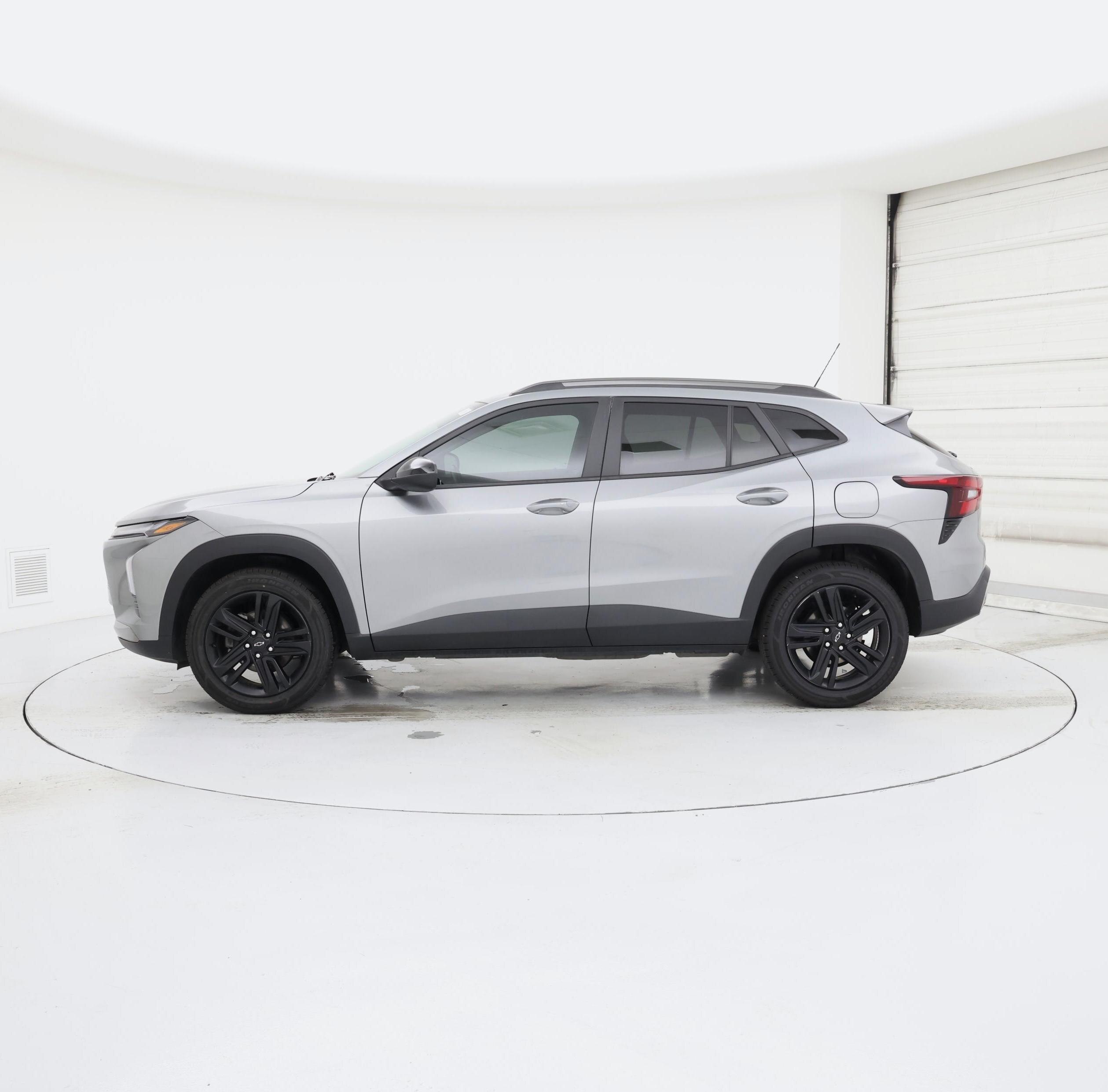 Thumbnail: 2024 Chevrolet Trax - 3