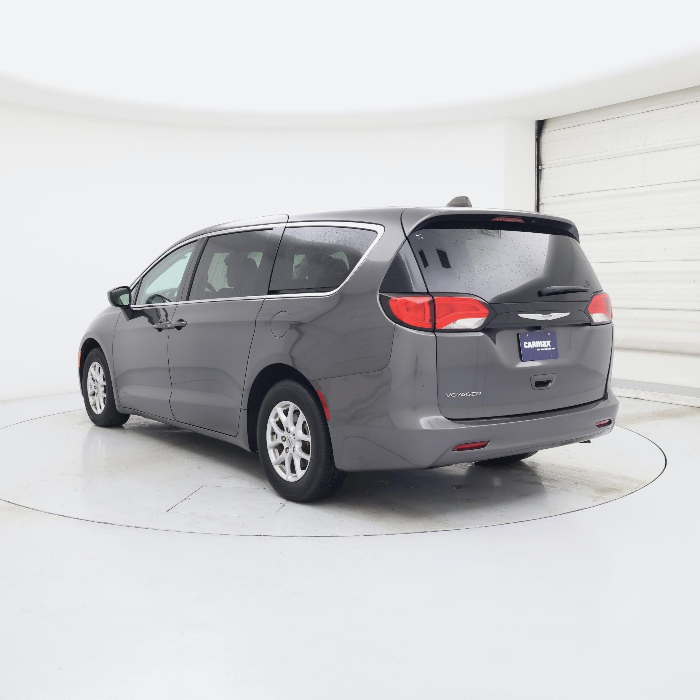 Thumbnail: 2023 Chrysler Voyager - 2