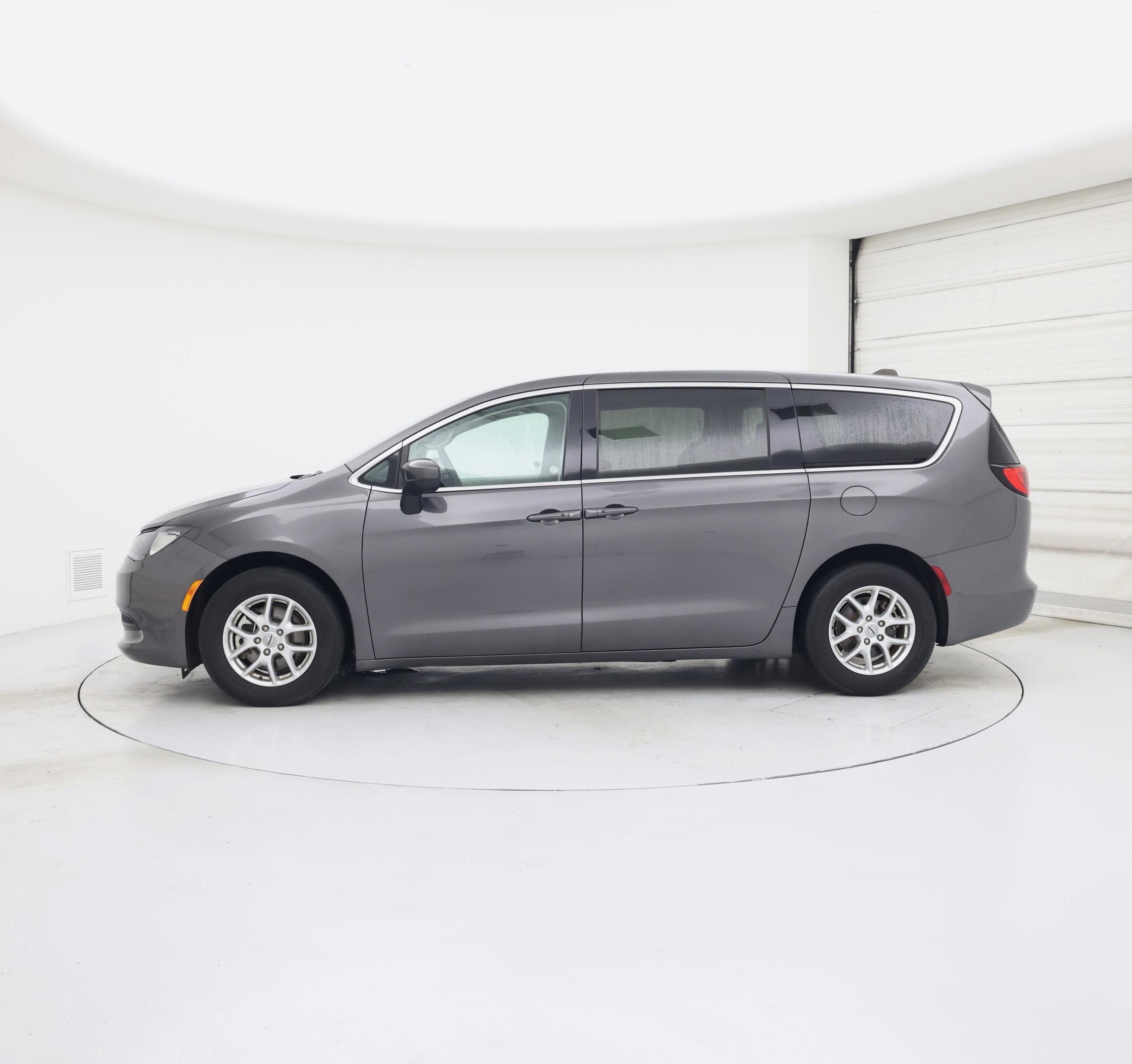 Thumbnail: 2023 Chrysler Voyager - 3