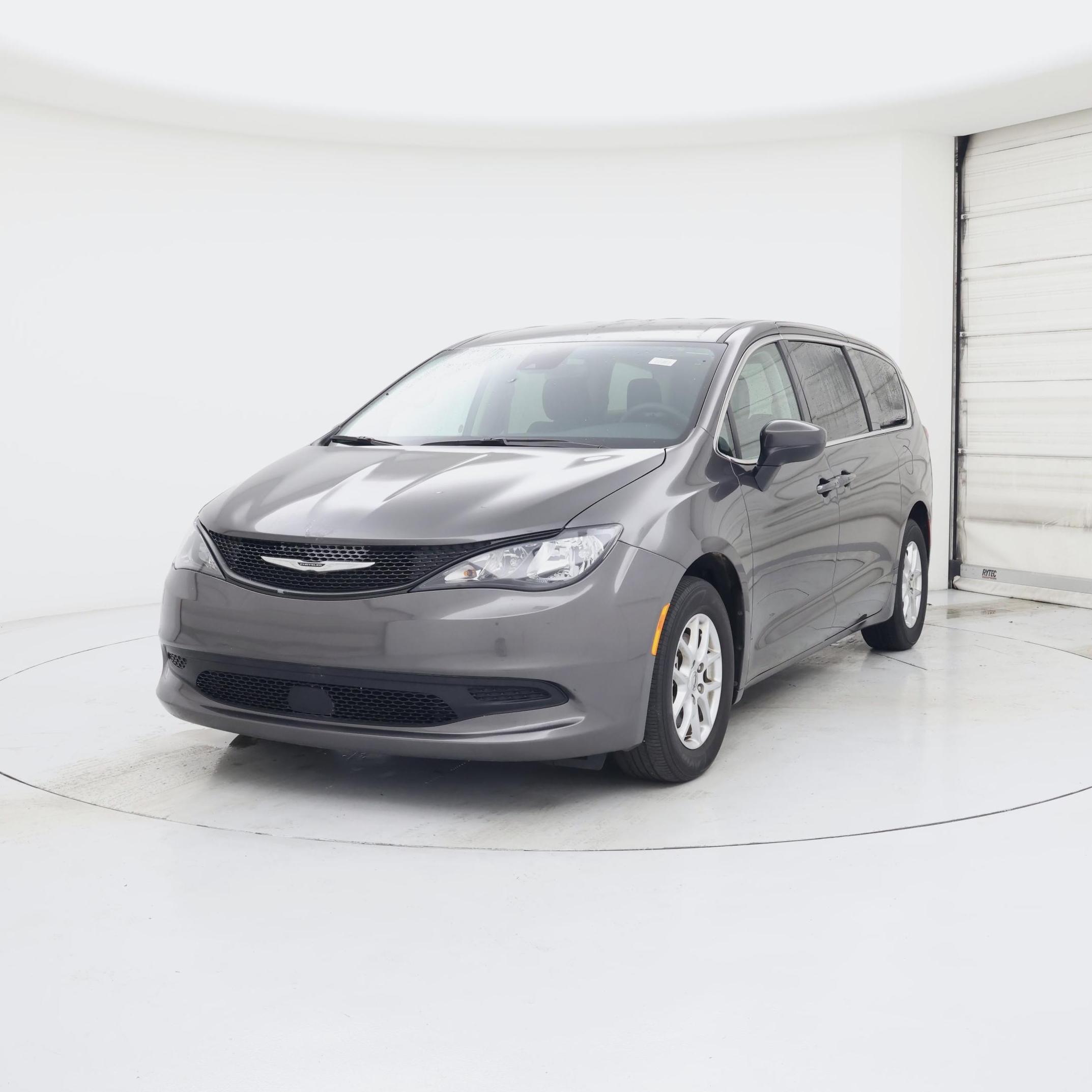 Thumbnail: 2023 Chrysler Voyager - 4