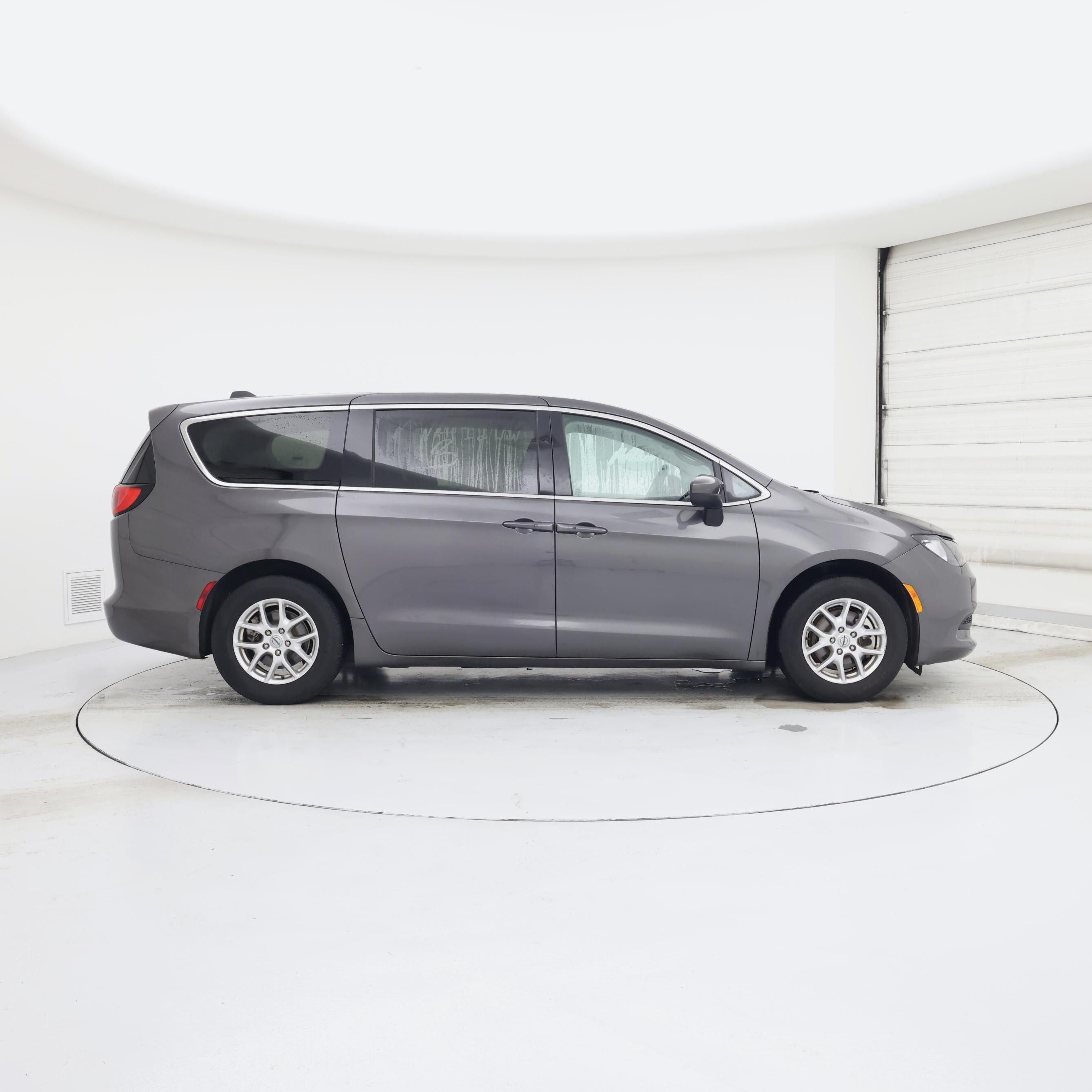 Thumbnail: 2023 Chrysler Voyager - 7