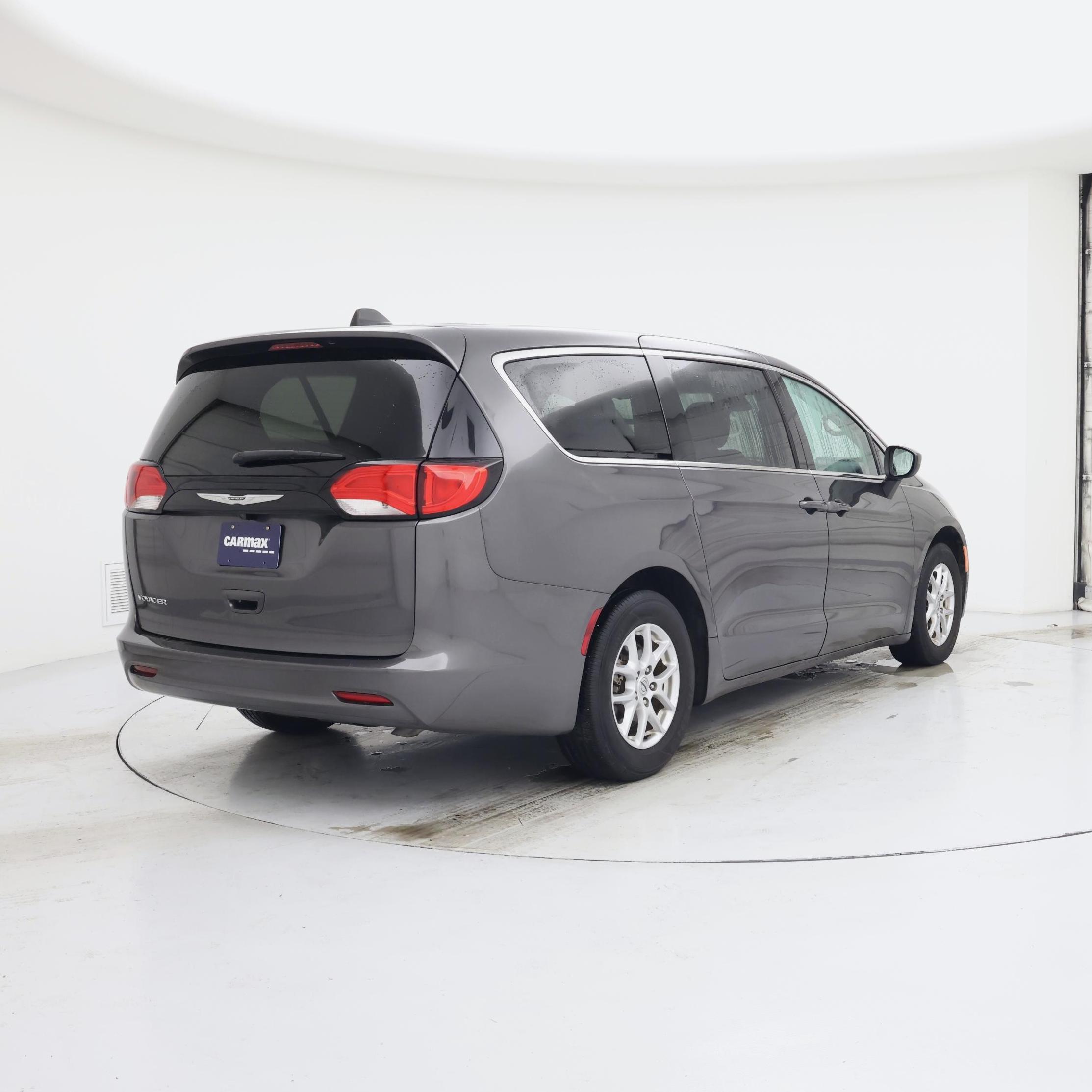 Thumbnail: 2023 Chrysler Voyager - 8