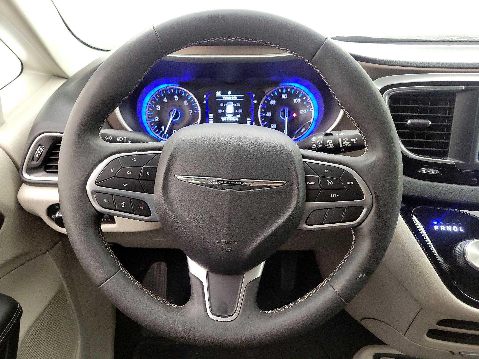 Thumbnail: 2023 Chrysler Voyager - 10