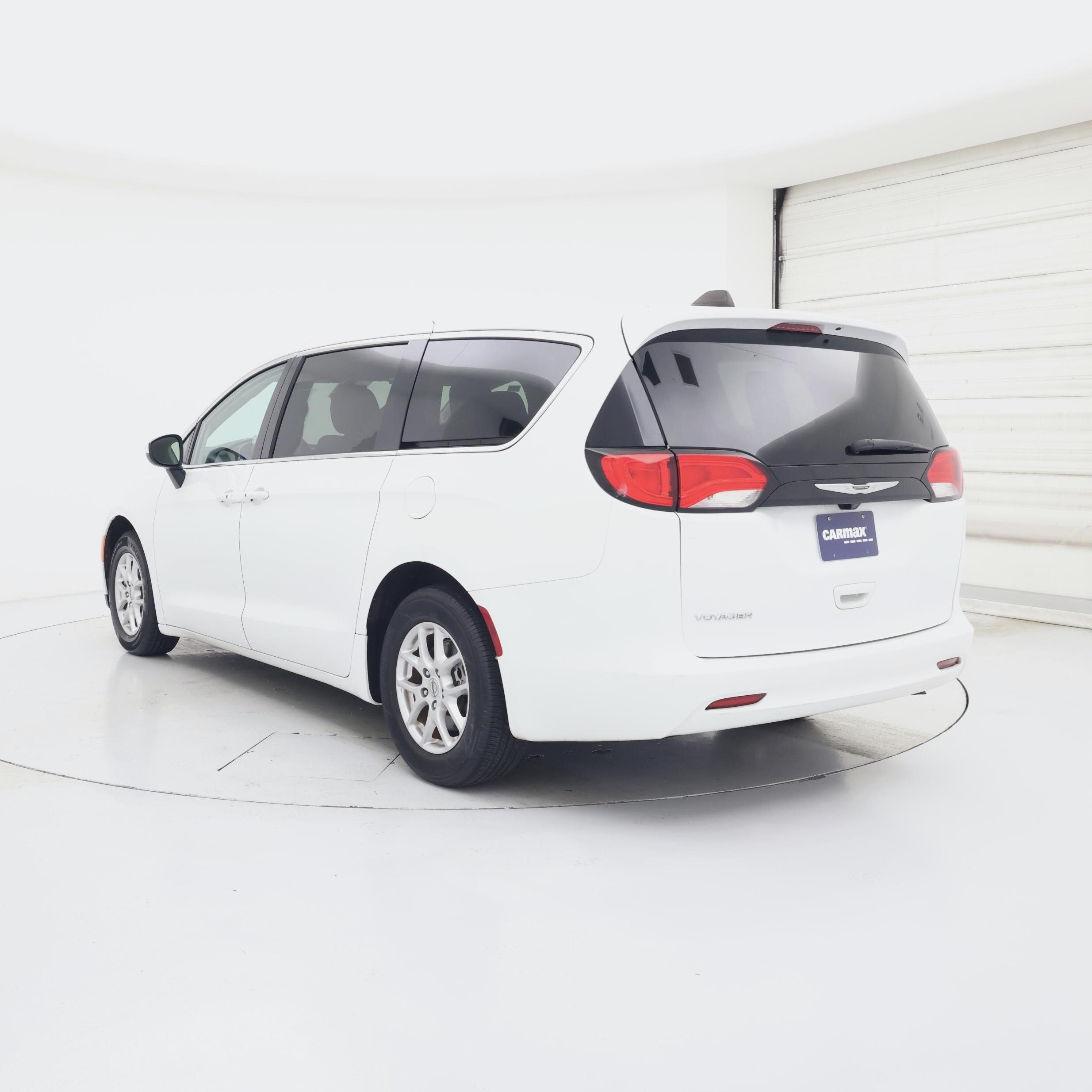 Thumbnail: 2023 Chrysler Voyager - 2