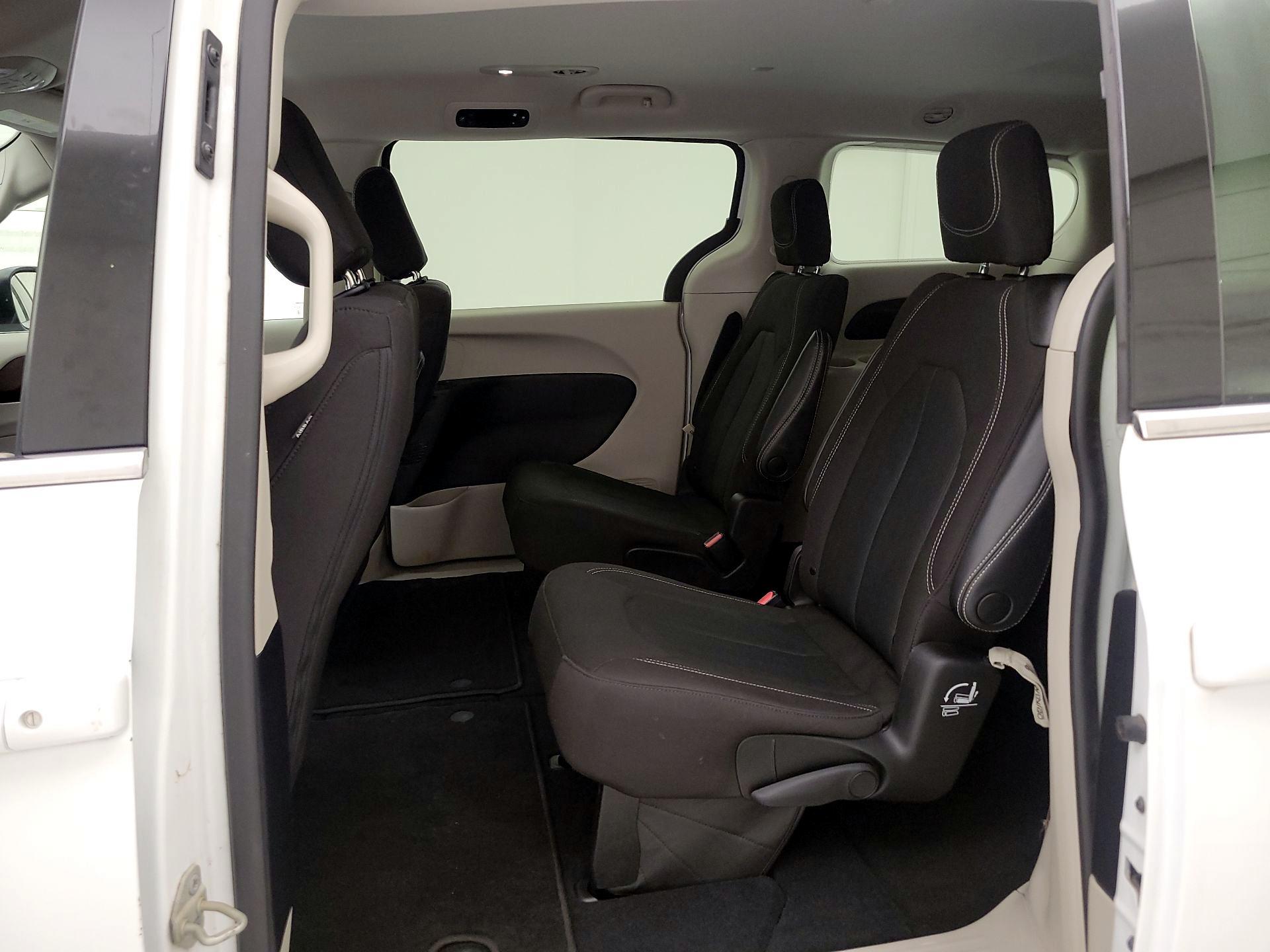 Thumbnail: 2023 Chrysler Voyager - 19