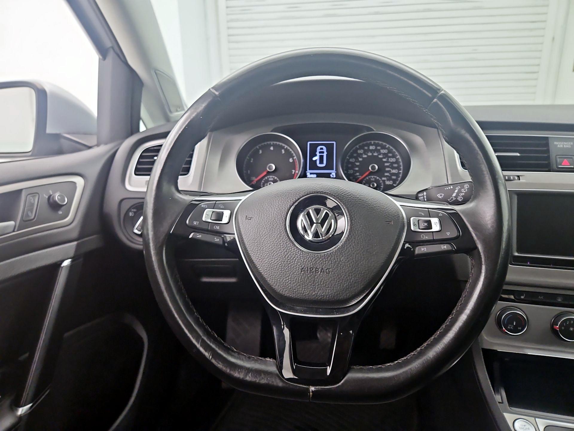 Thumbnail: 2016 Volkswagen Golf - 10