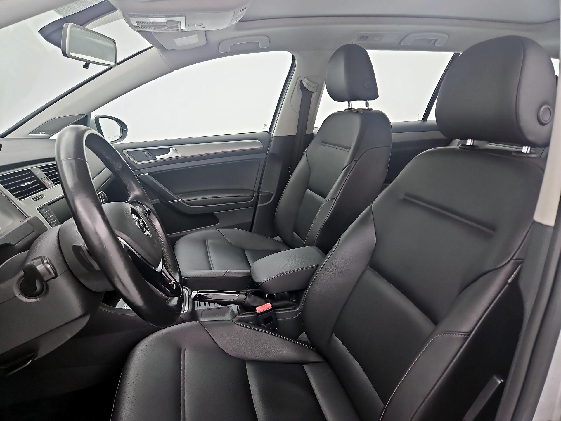 Thumbnail: 2016 Volkswagen Golf - 11