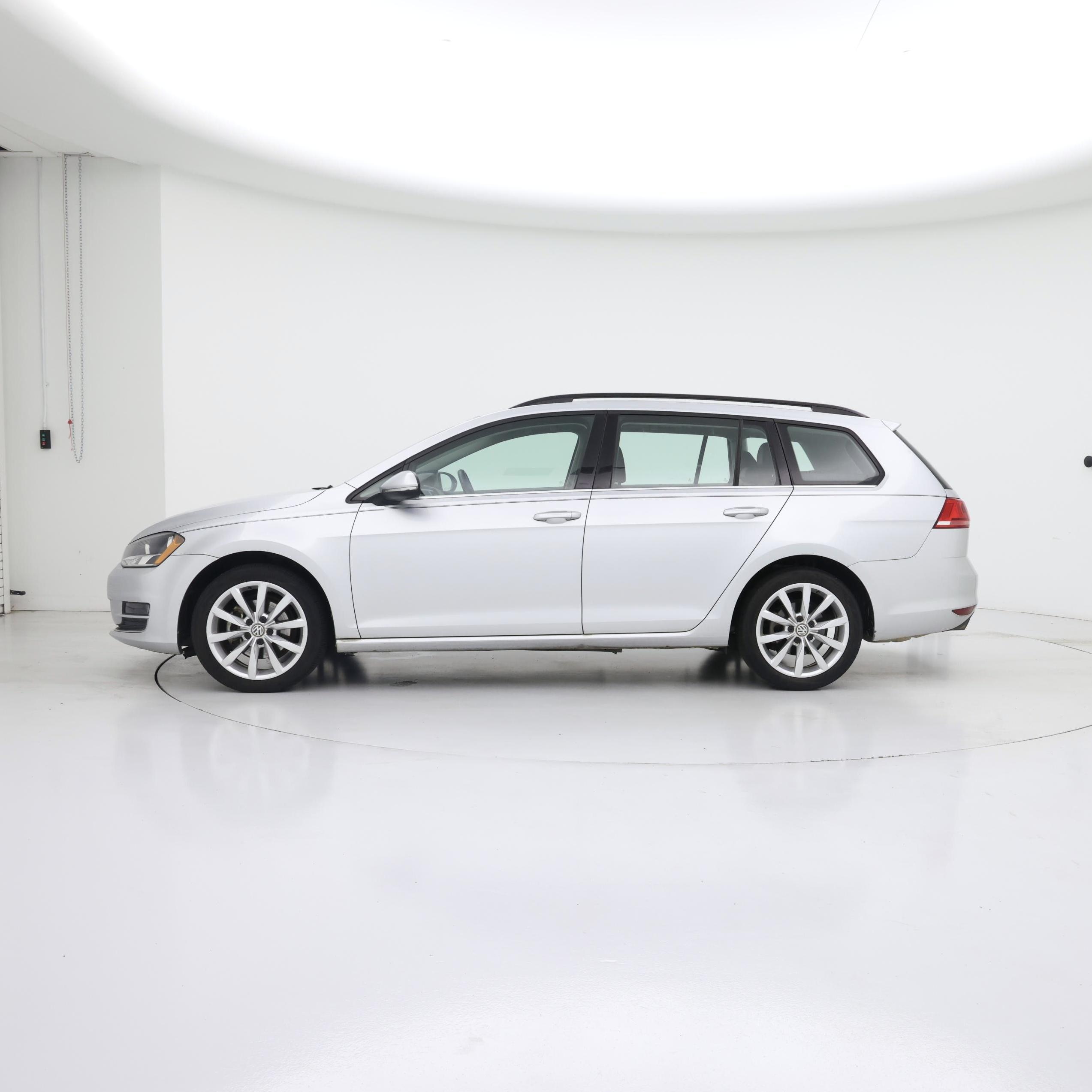 Thumbnail: 2016 Volkswagen Golf - 3
