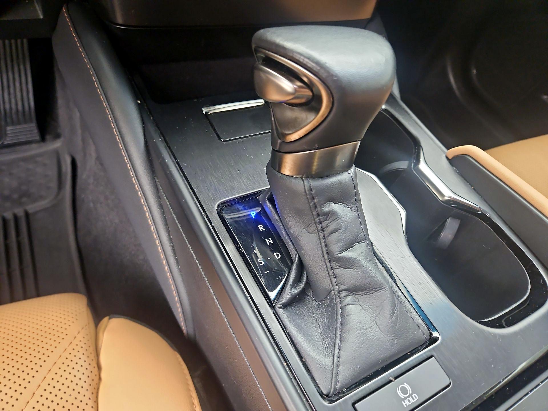 Thumbnail: 2023 Lexus ES - 17