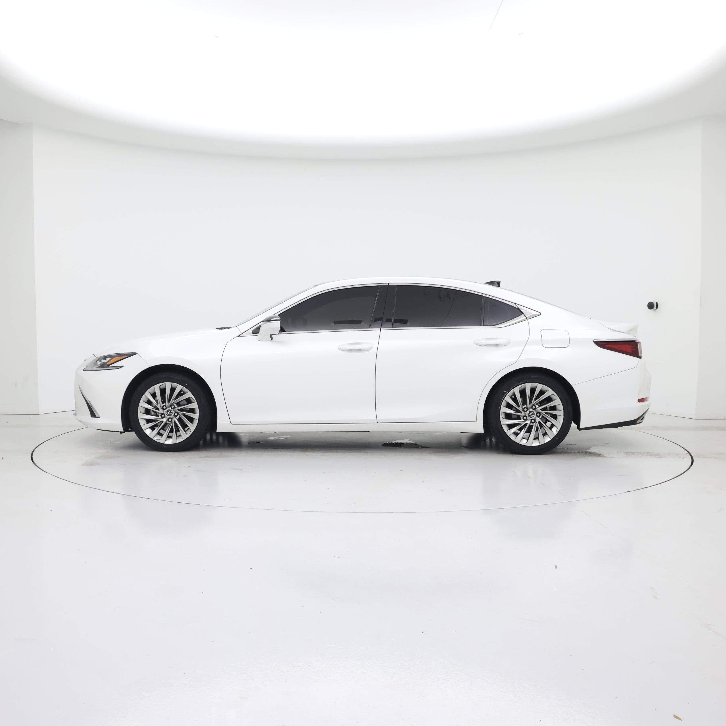 Thumbnail: 2023 Lexus ES - 3