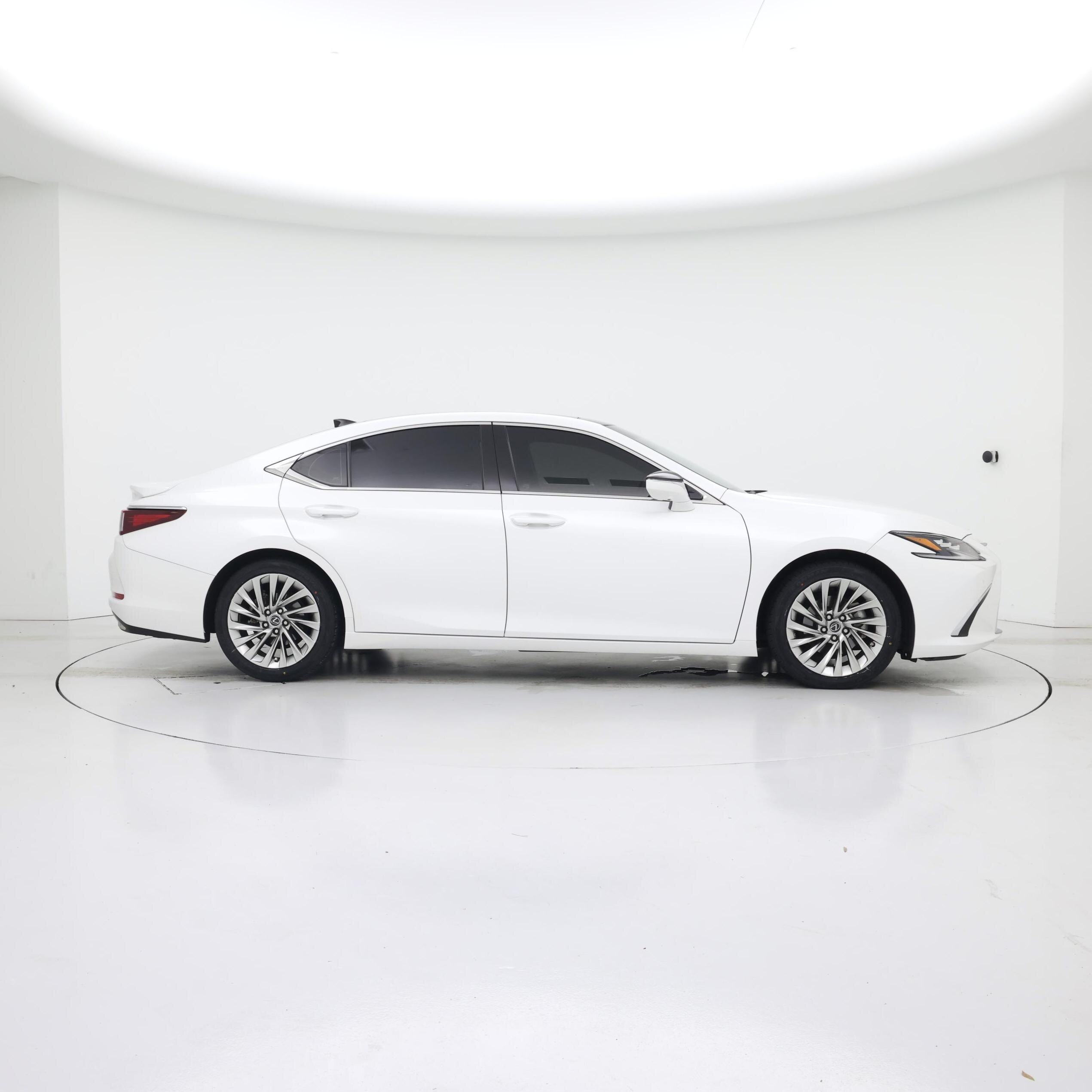 Thumbnail: 2023 Lexus ES - 7