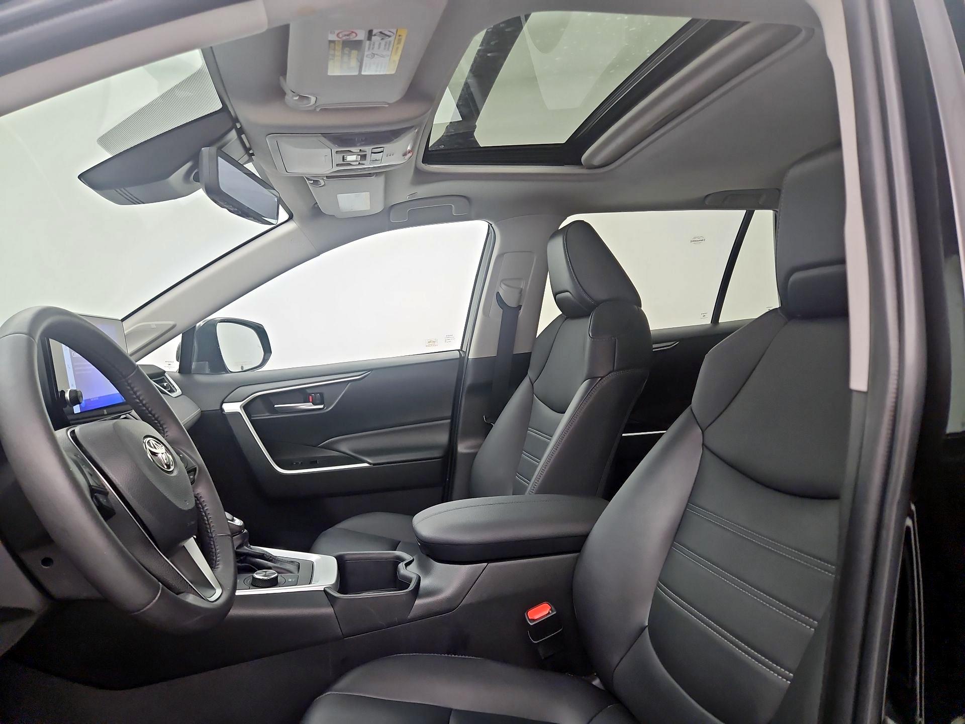 Thumbnail: 2023 Toyota RAV4 - 19