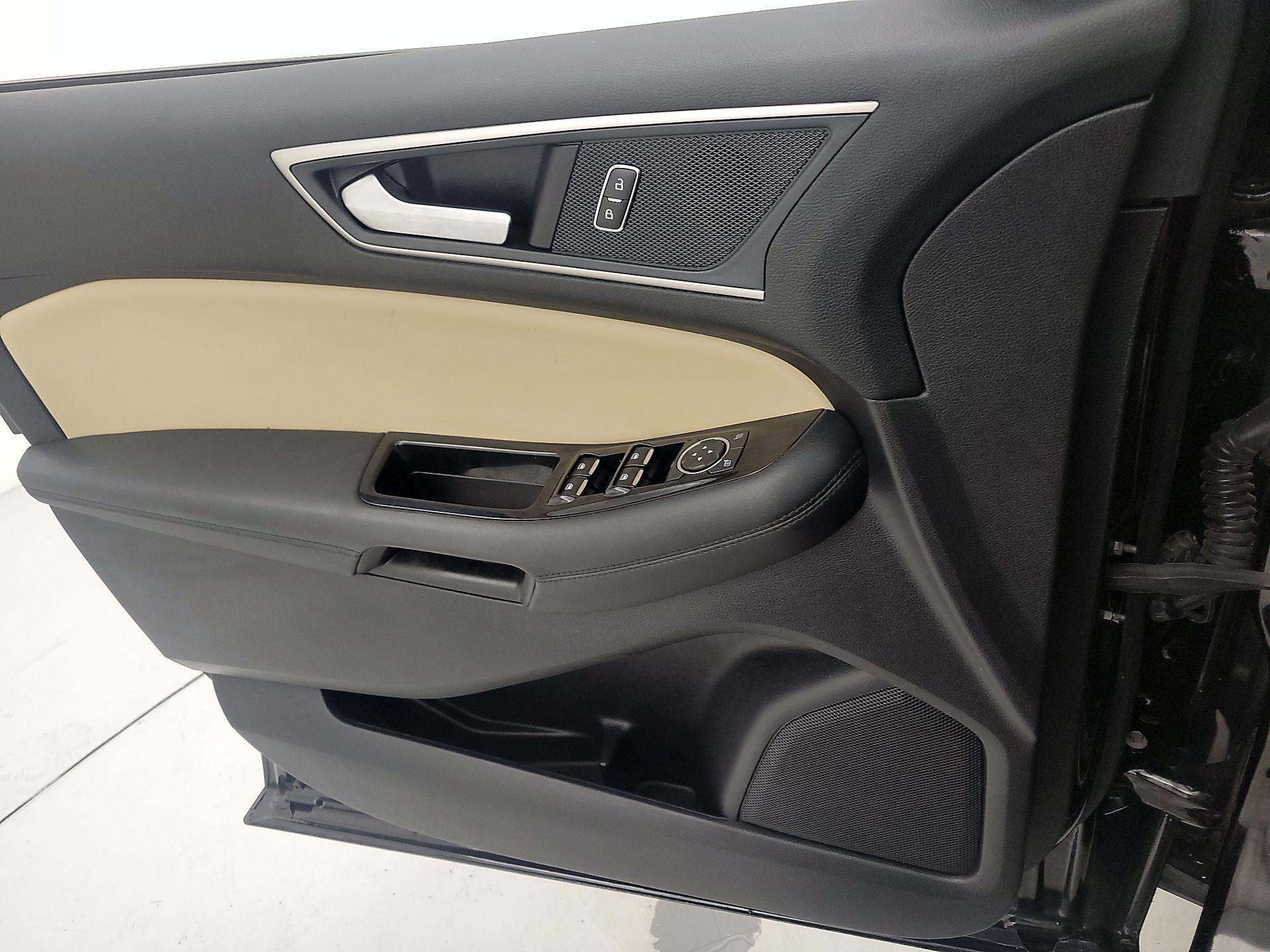 Thumbnail: 2020 Ford Edge - 12