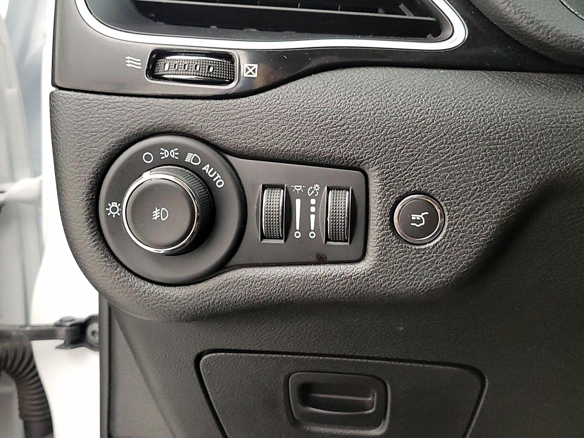 Thumbnail: 2023 Jeep Cherokee - 13
