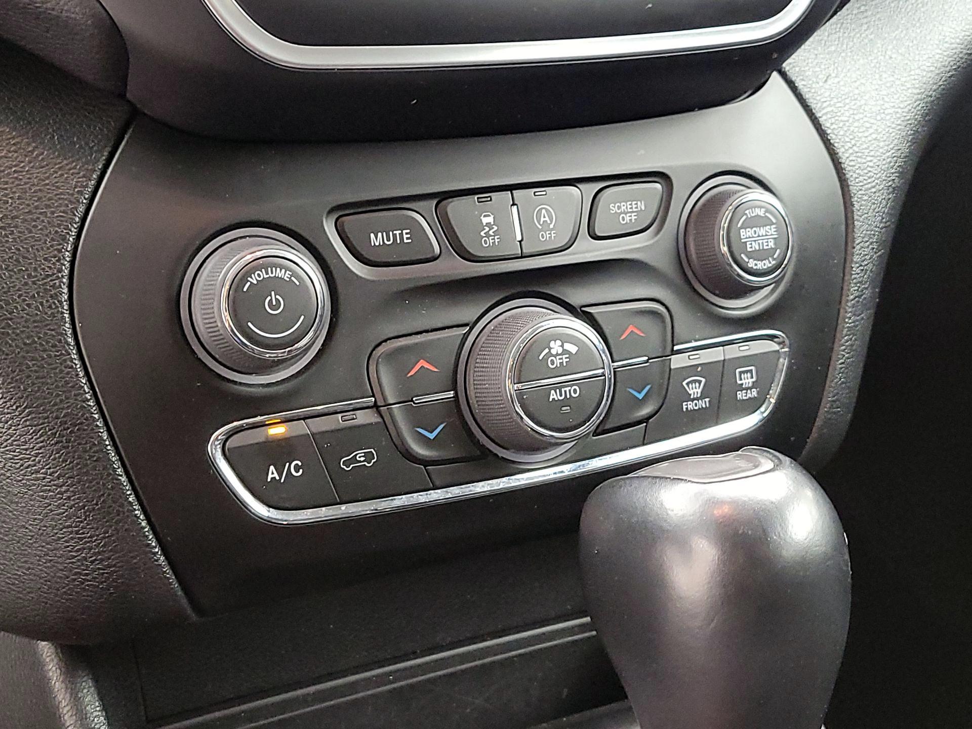 Thumbnail: 2023 Jeep Cherokee - 16
