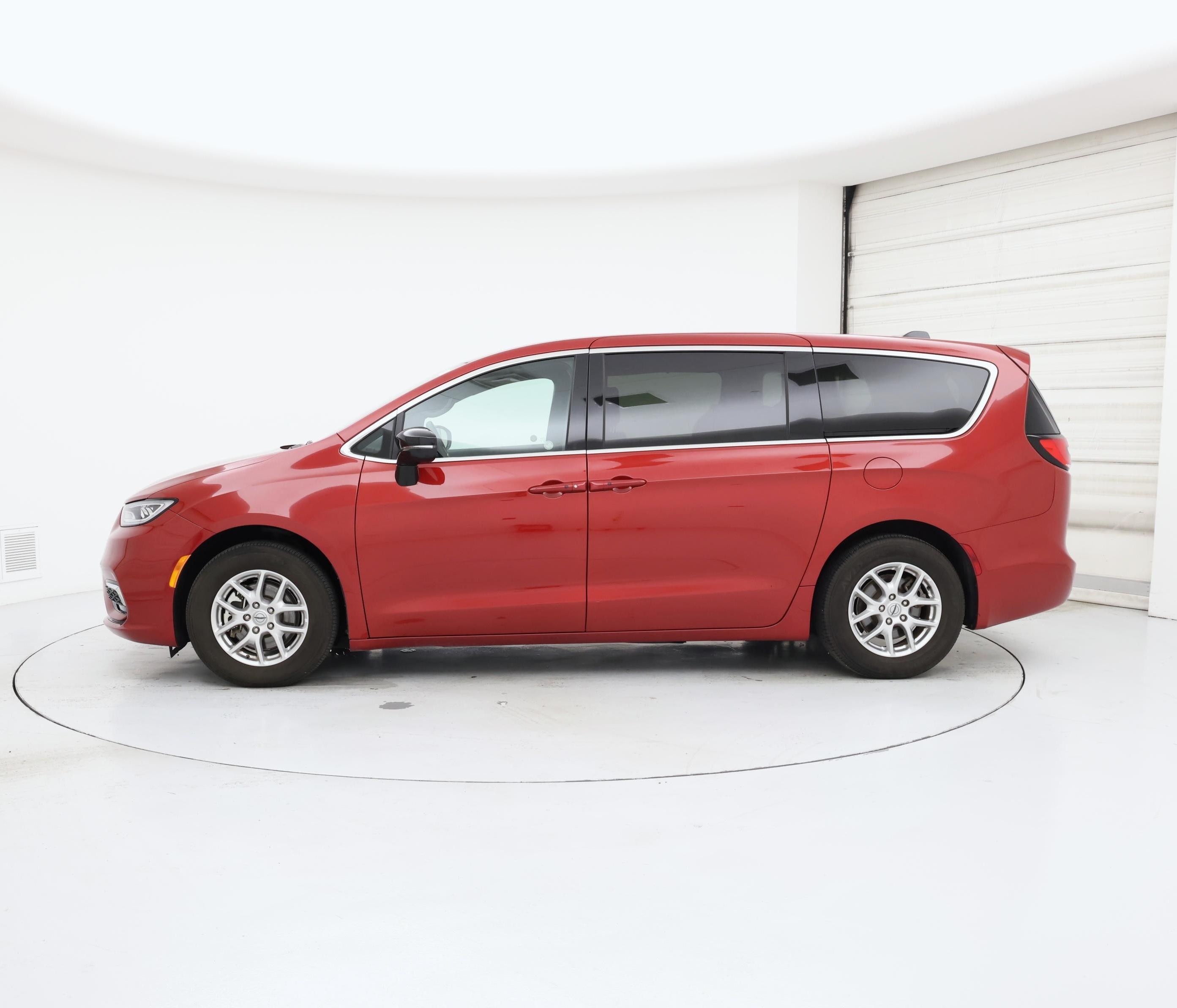 Thumbnail: 2025 Chrysler Pacifica - 3