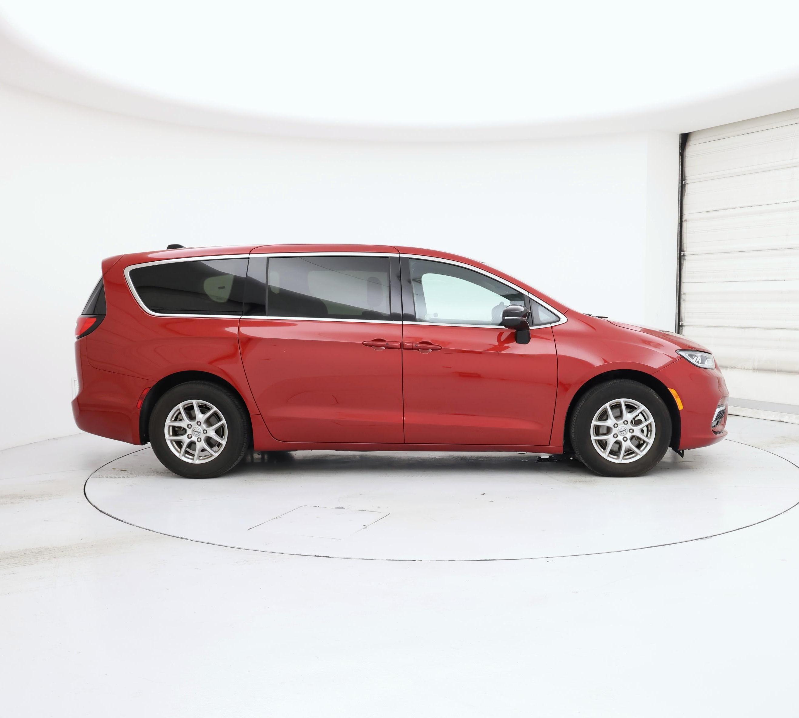 Thumbnail: 2025 Chrysler Pacifica - 7
