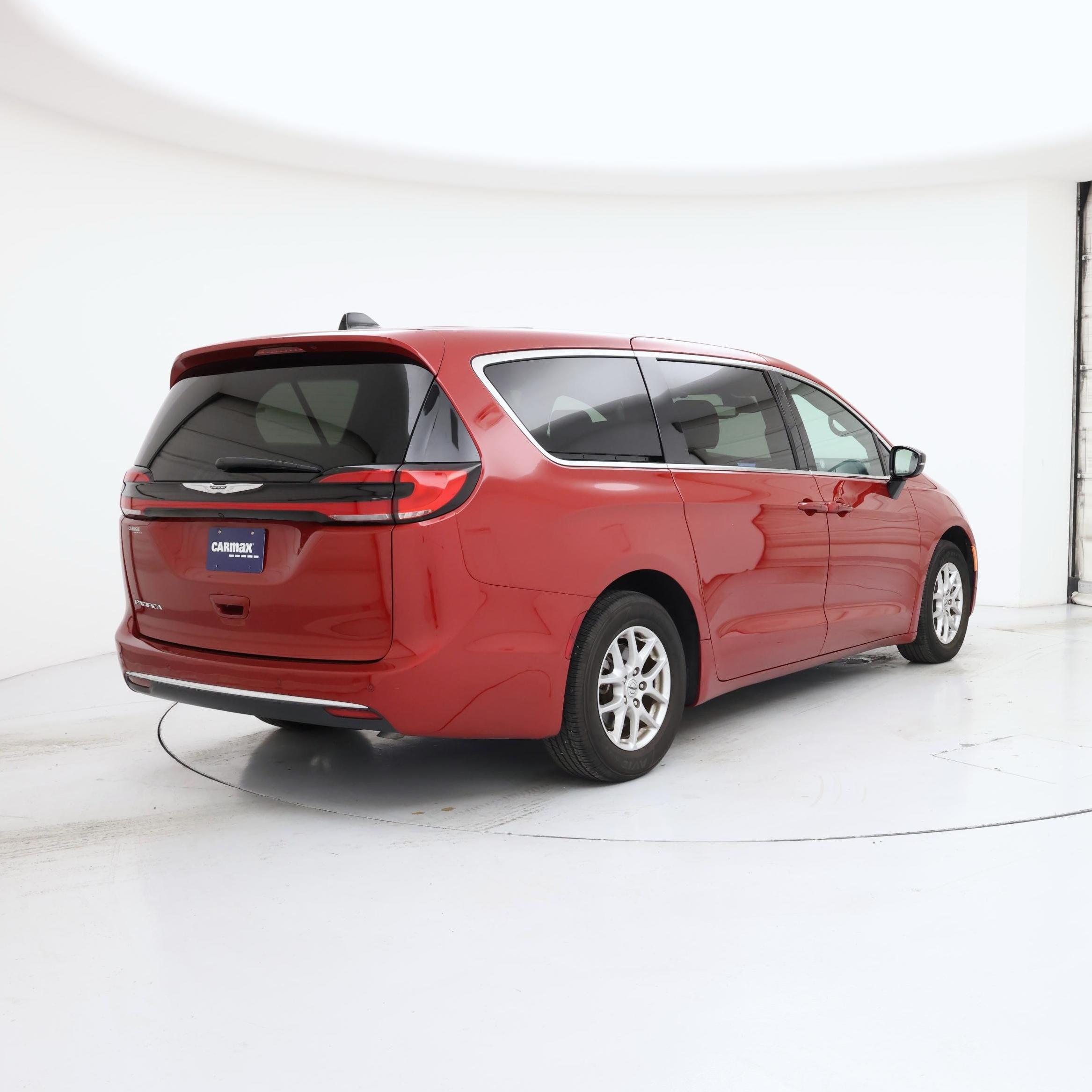 Thumbnail: 2025 Chrysler Pacifica - 8