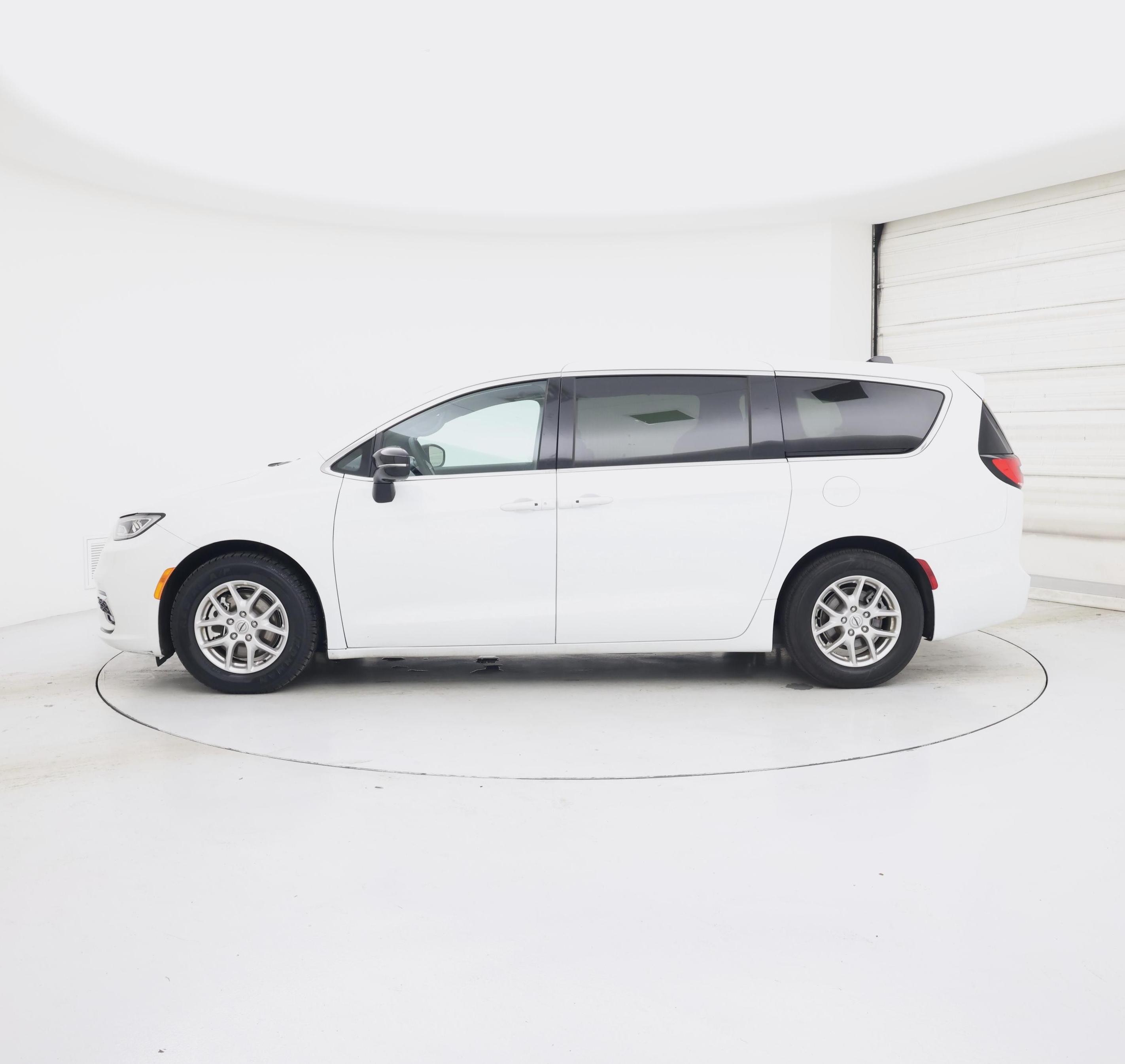 Thumbnail: 2025 Chrysler Pacifica - 3
