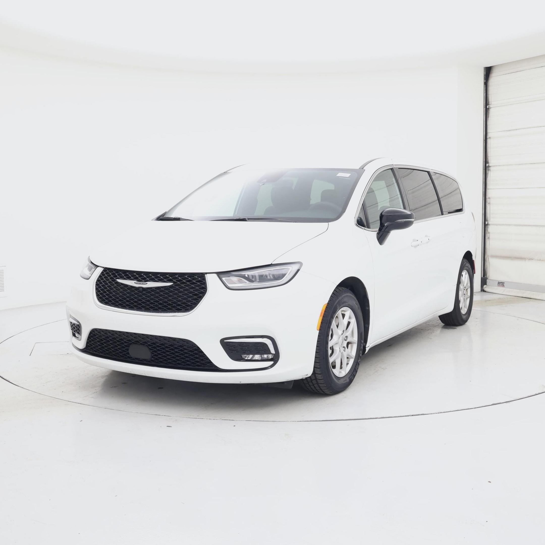 Thumbnail: 2025 Chrysler Pacifica - 4