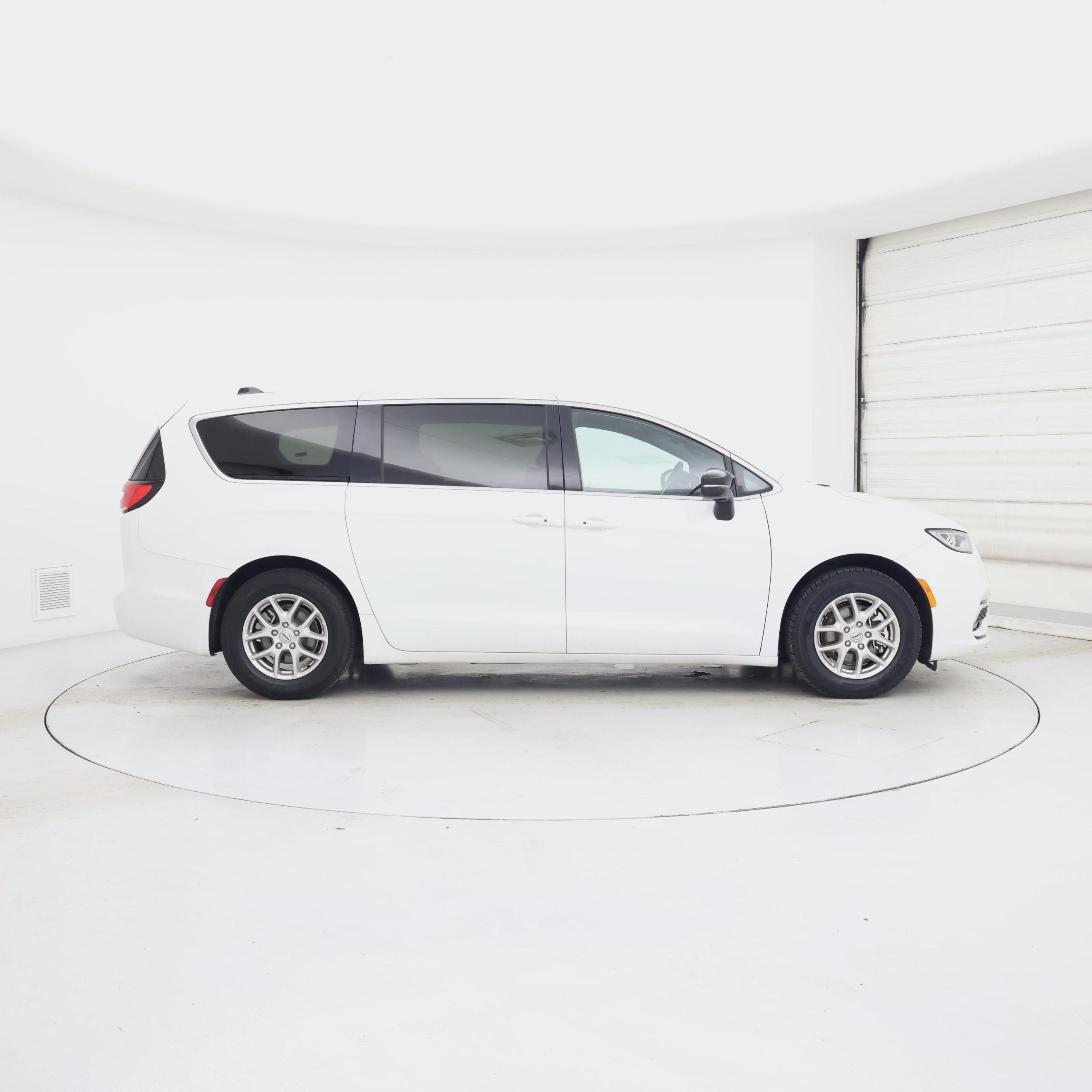 Thumbnail: 2025 Chrysler Pacifica - 7