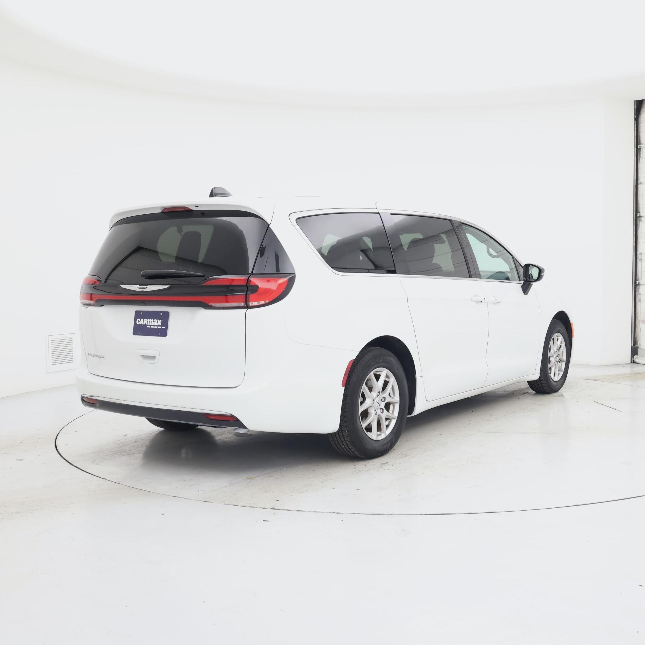 Thumbnail: 2025 Chrysler Pacifica - 8