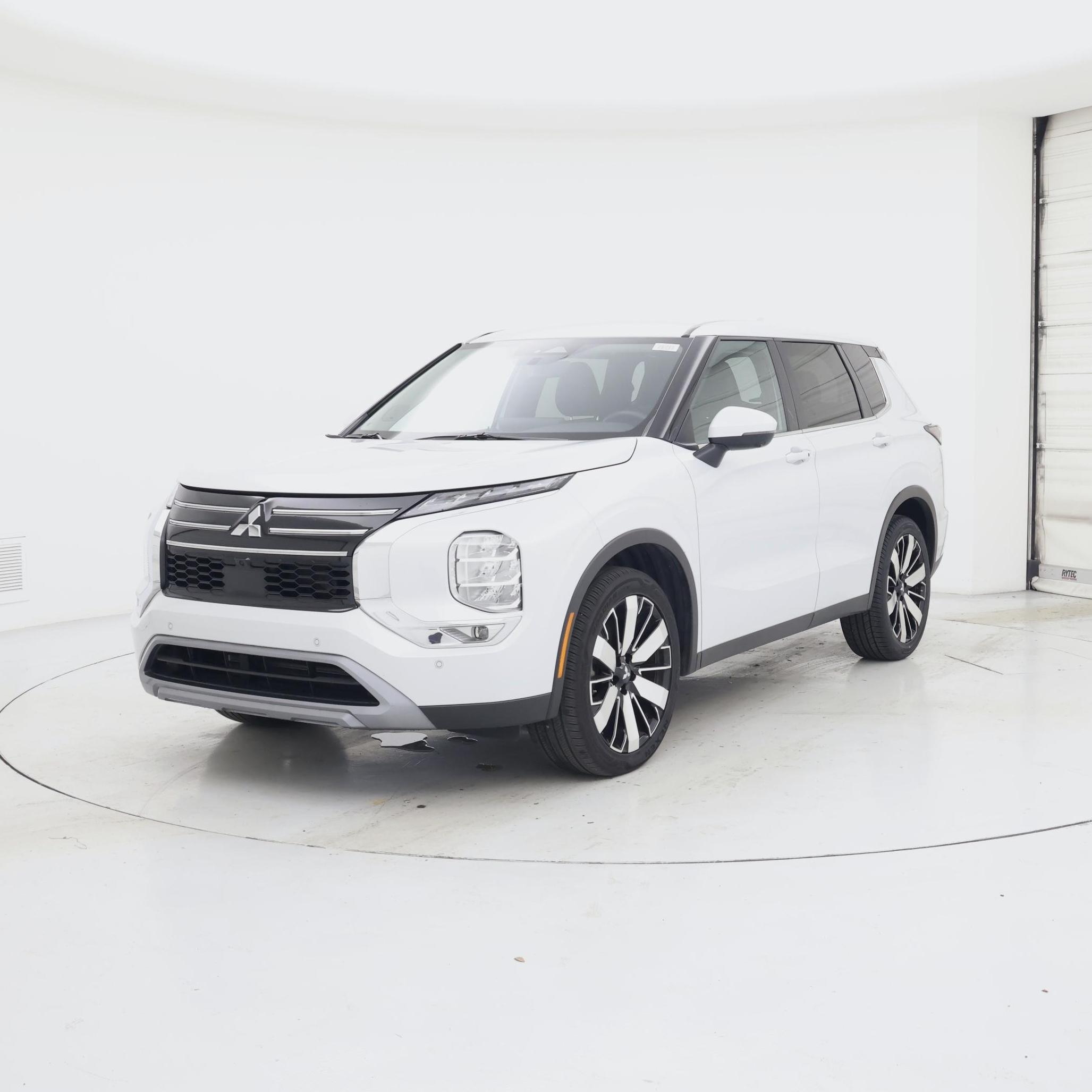 Thumbnail: 2025 Mitsubishi Outlander - 4