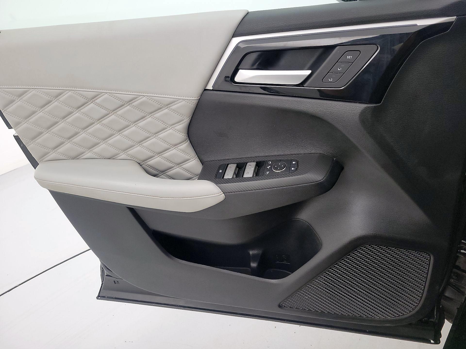 Thumbnail: 2024 Mitsubishi Outlander - 12