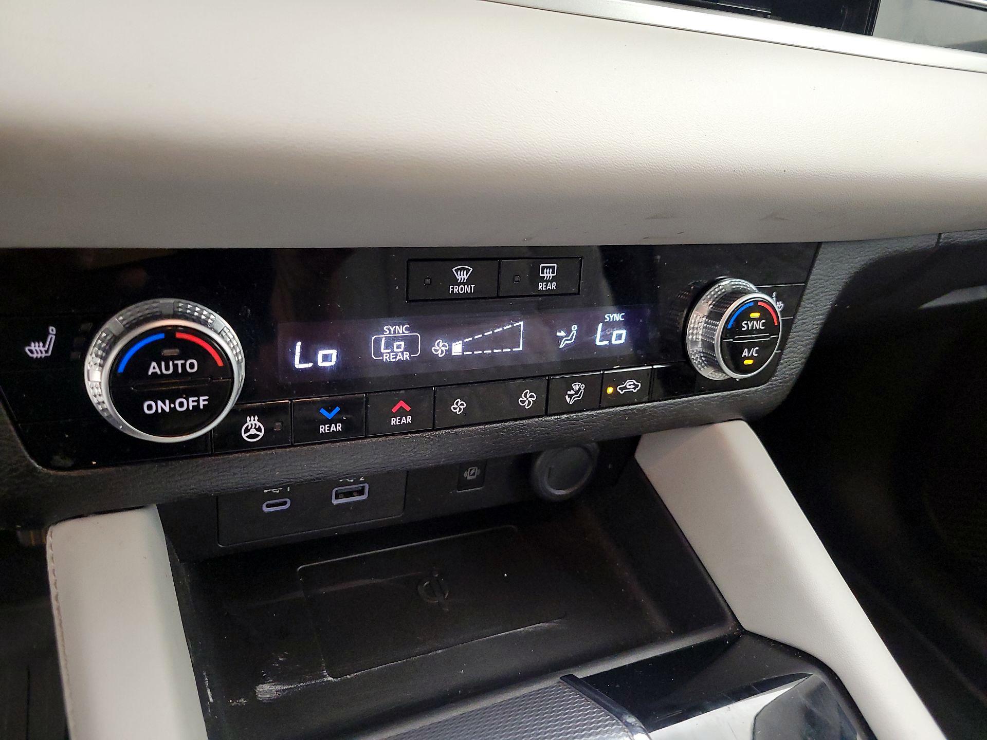 Thumbnail: 2024 Mitsubishi Outlander - 14