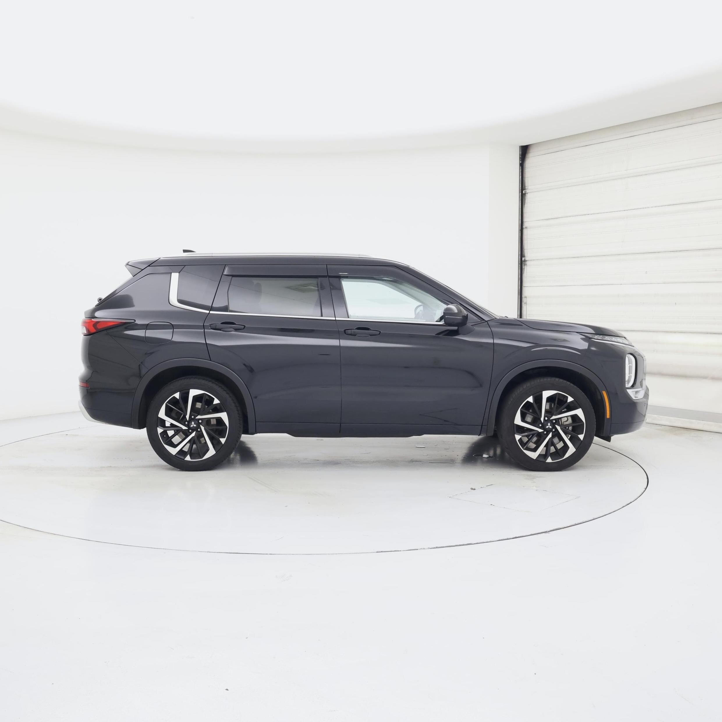 Thumbnail: 2024 Mitsubishi Outlander - 7