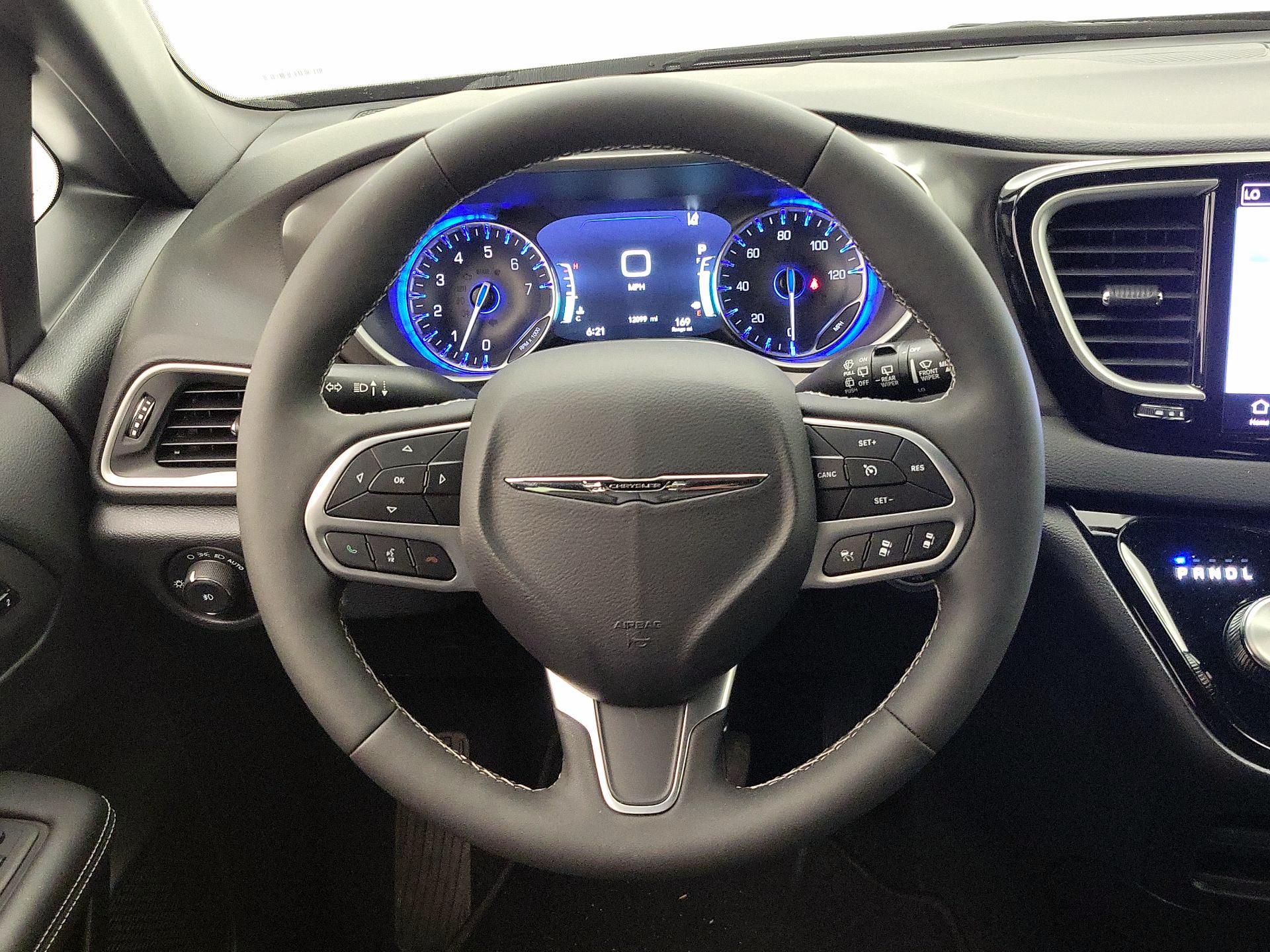 Thumbnail: 2025 Chrysler Pacifica - 10