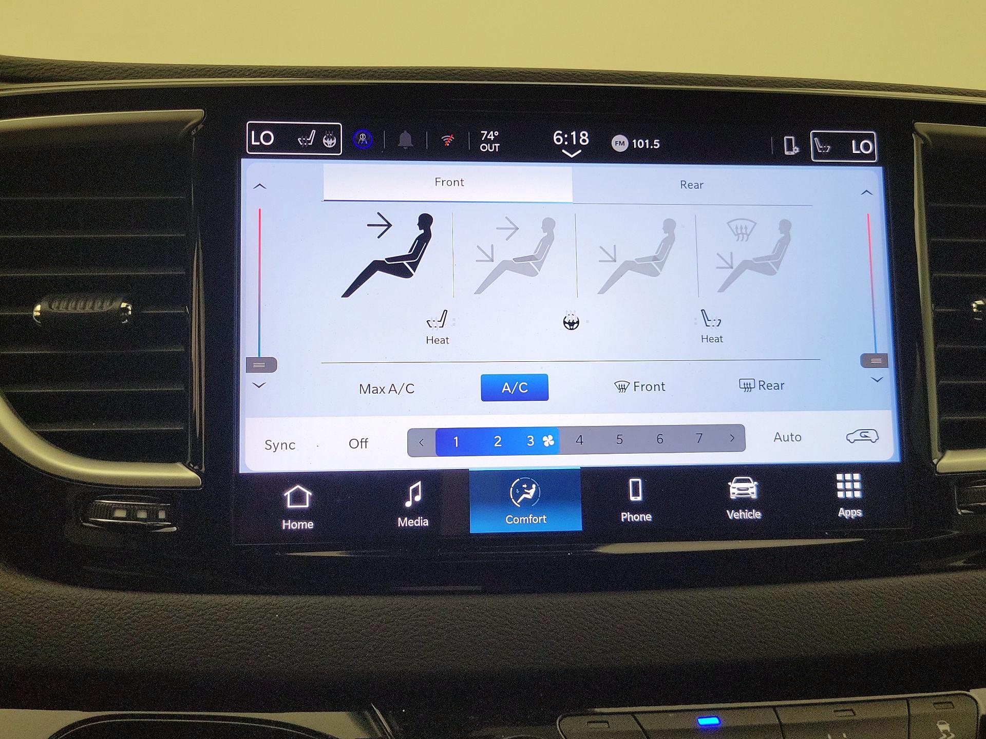 Thumbnail: 2025 Chrysler Pacifica - 16