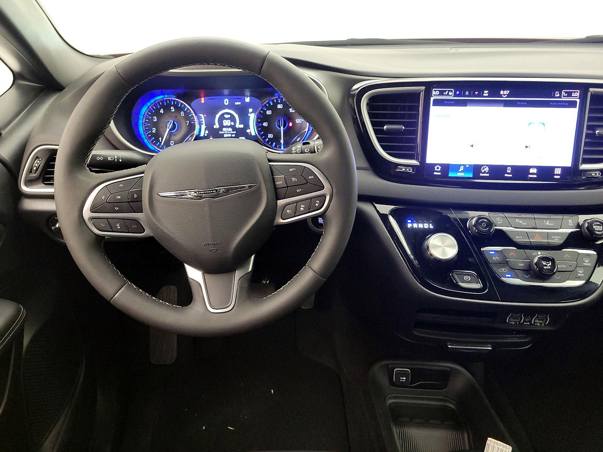 Thumbnail: 2025 Chrysler Pacifica - 10