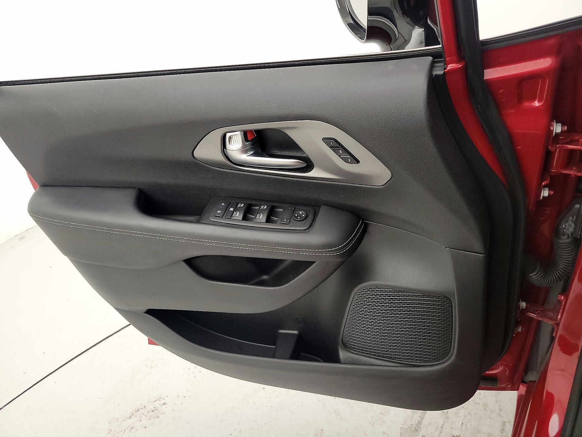 Thumbnail: 2025 Chrysler Pacifica - 12