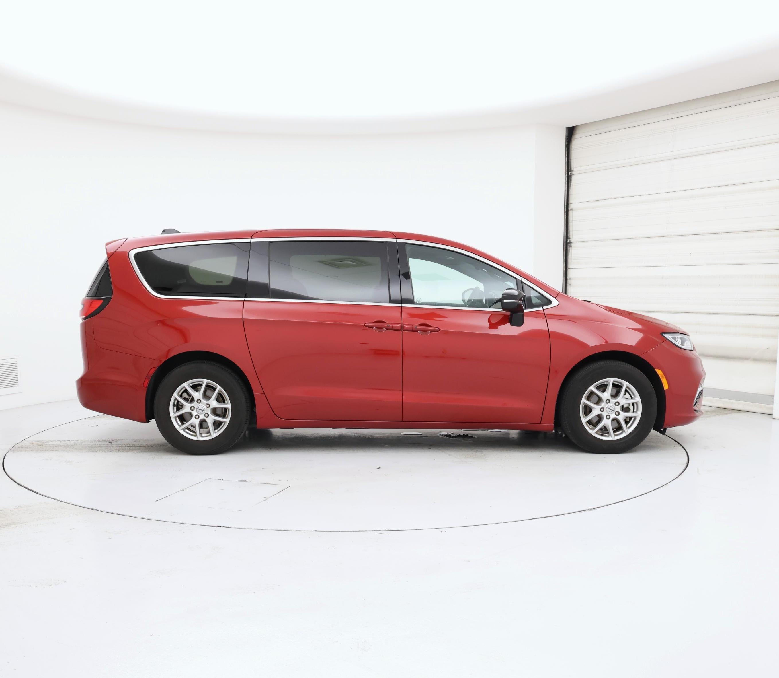 Thumbnail: 2025 Chrysler Pacifica - 7