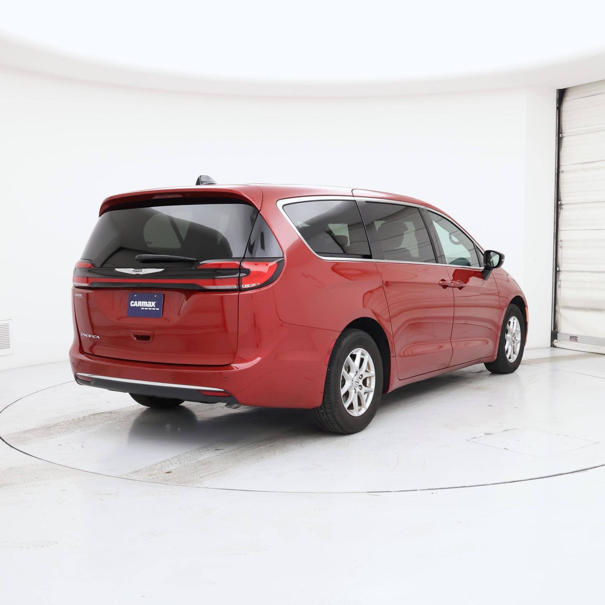 Thumbnail: 2025 Chrysler Pacifica - 8