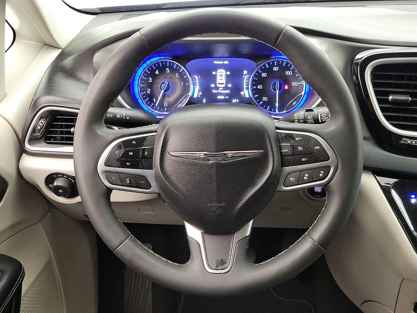 2023 Chrysler Pacifica Touring L - Photo 11
