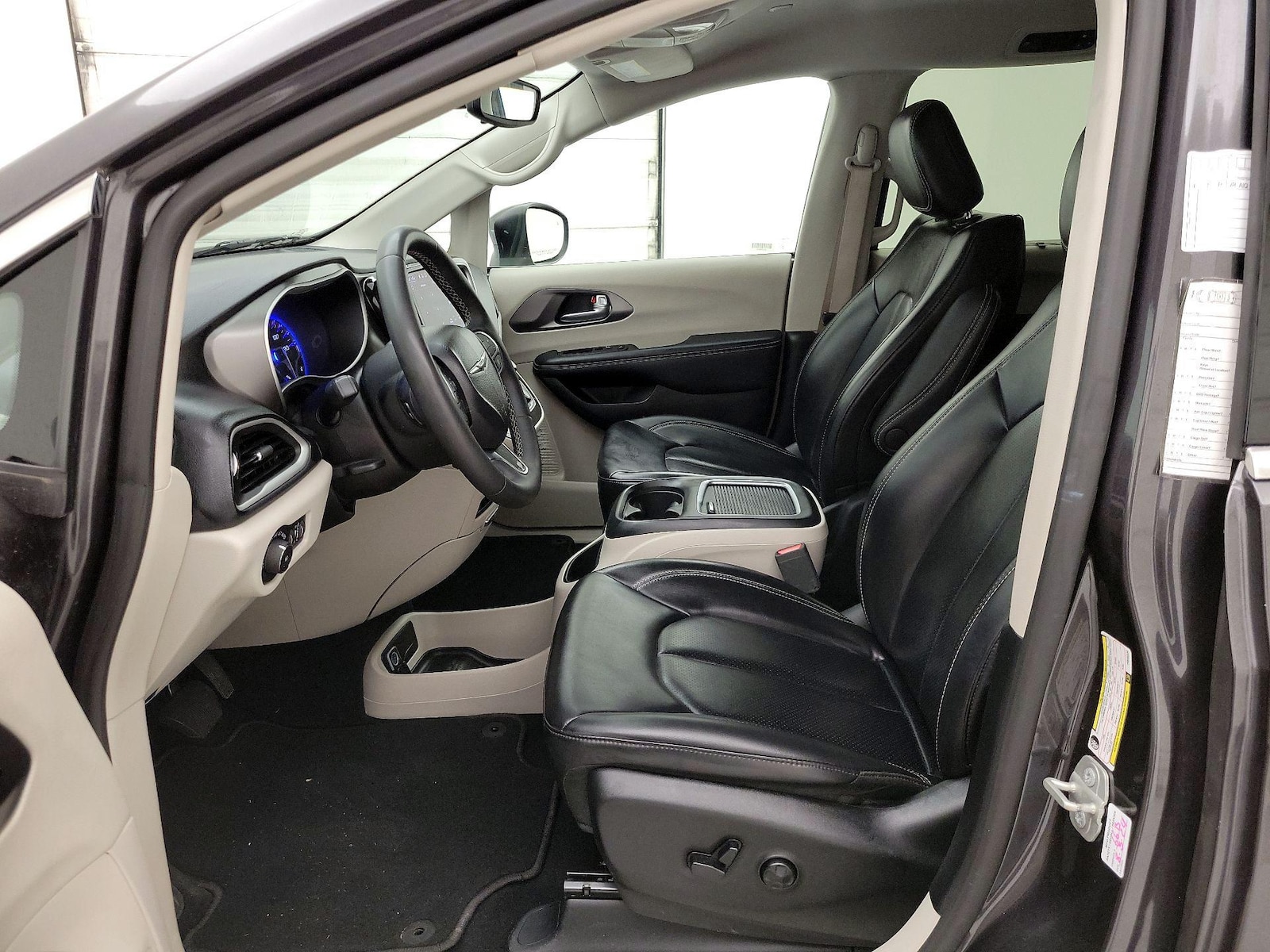 2023 Chrysler Pacifica Touring L - Photo 12
