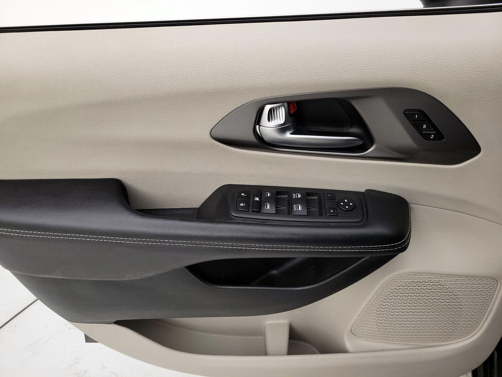2023 Chrysler Pacifica Touring L - Photo 13