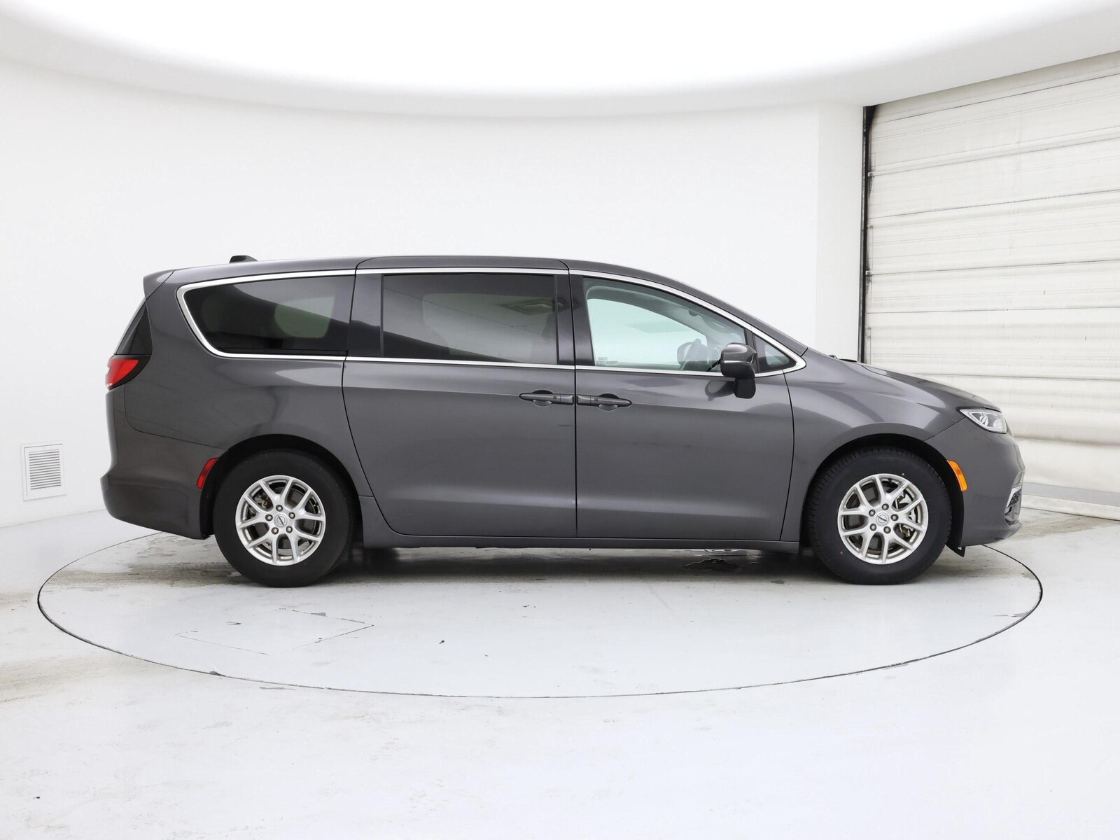 2023 Chrysler Pacifica Touring L - Photo 8