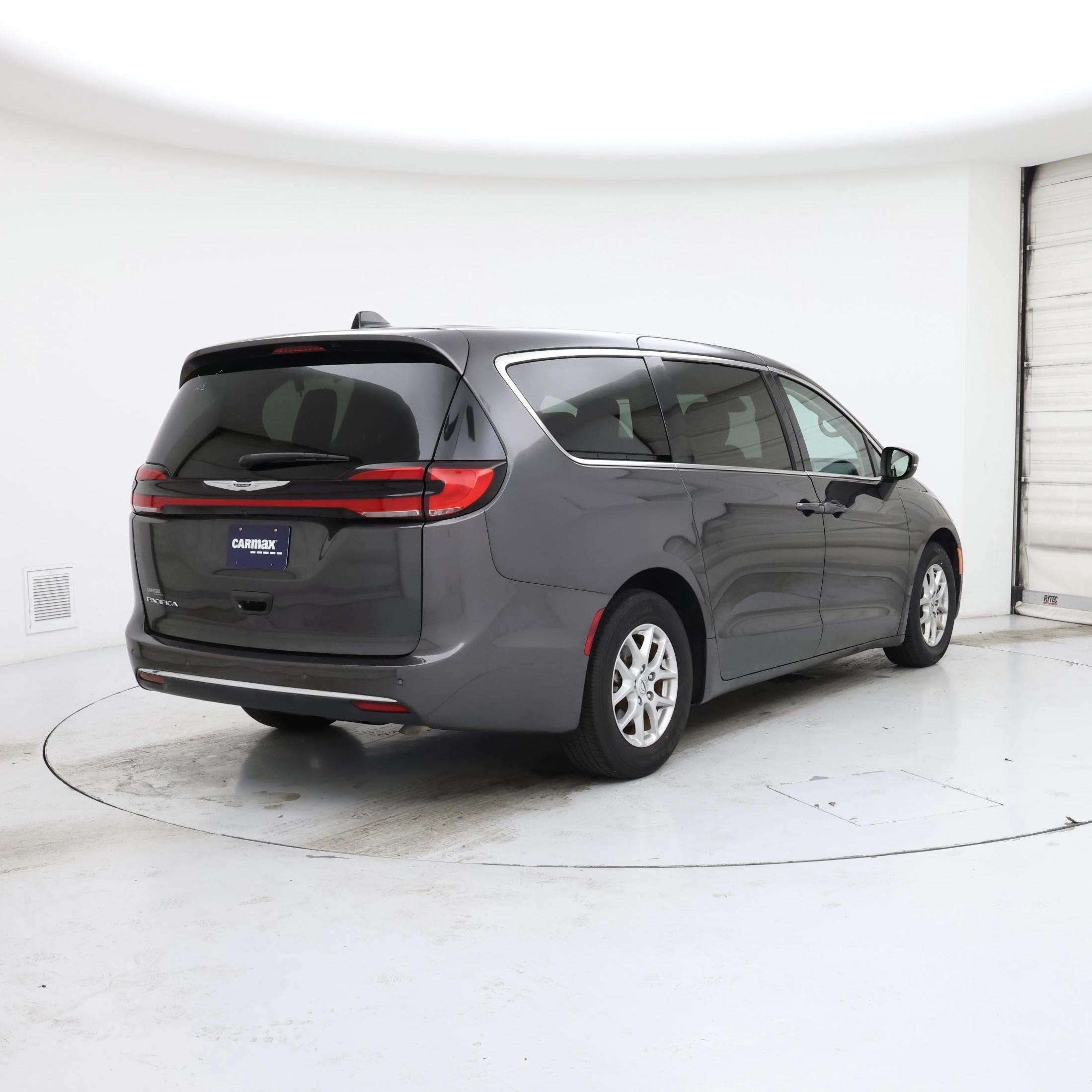 Thumbnail: 2023 Chrysler Pacifica - 8