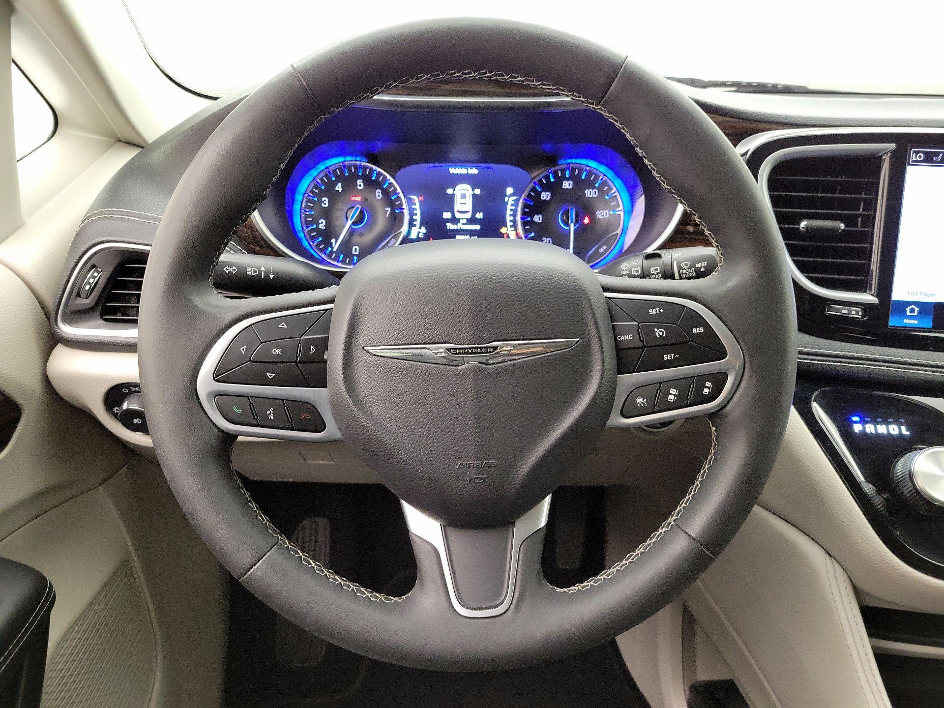 Thumbnail: 2023 Chrysler Pacifica - 10
