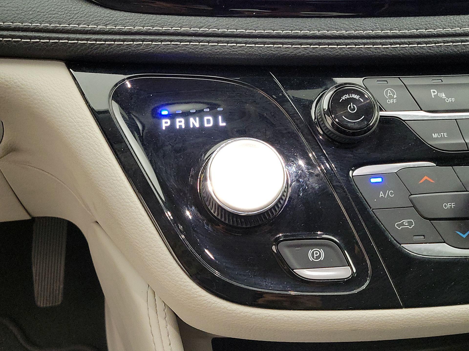Thumbnail: 2023 Chrysler Pacifica - 17