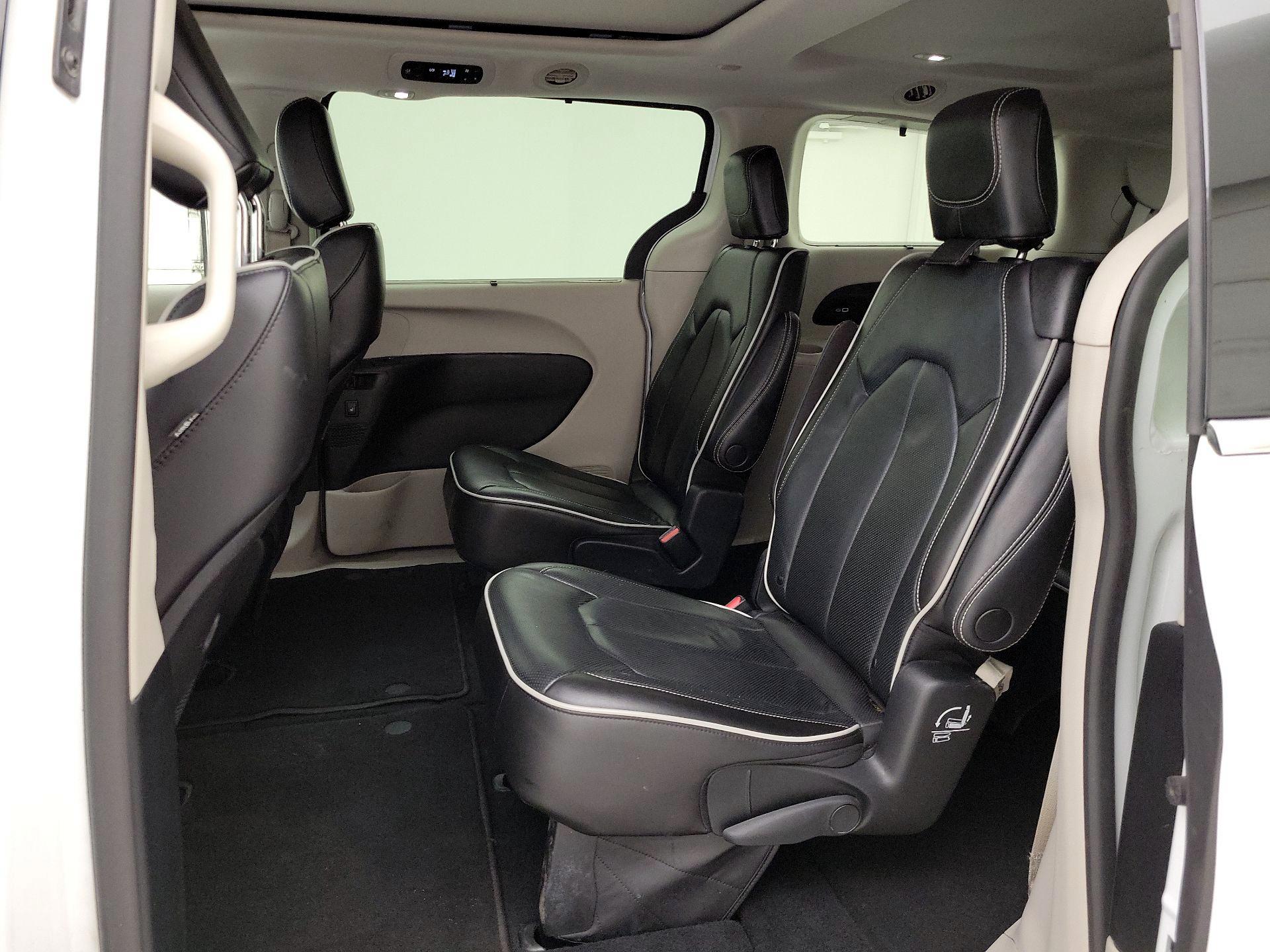 Thumbnail: 2023 Chrysler Pacifica - 19