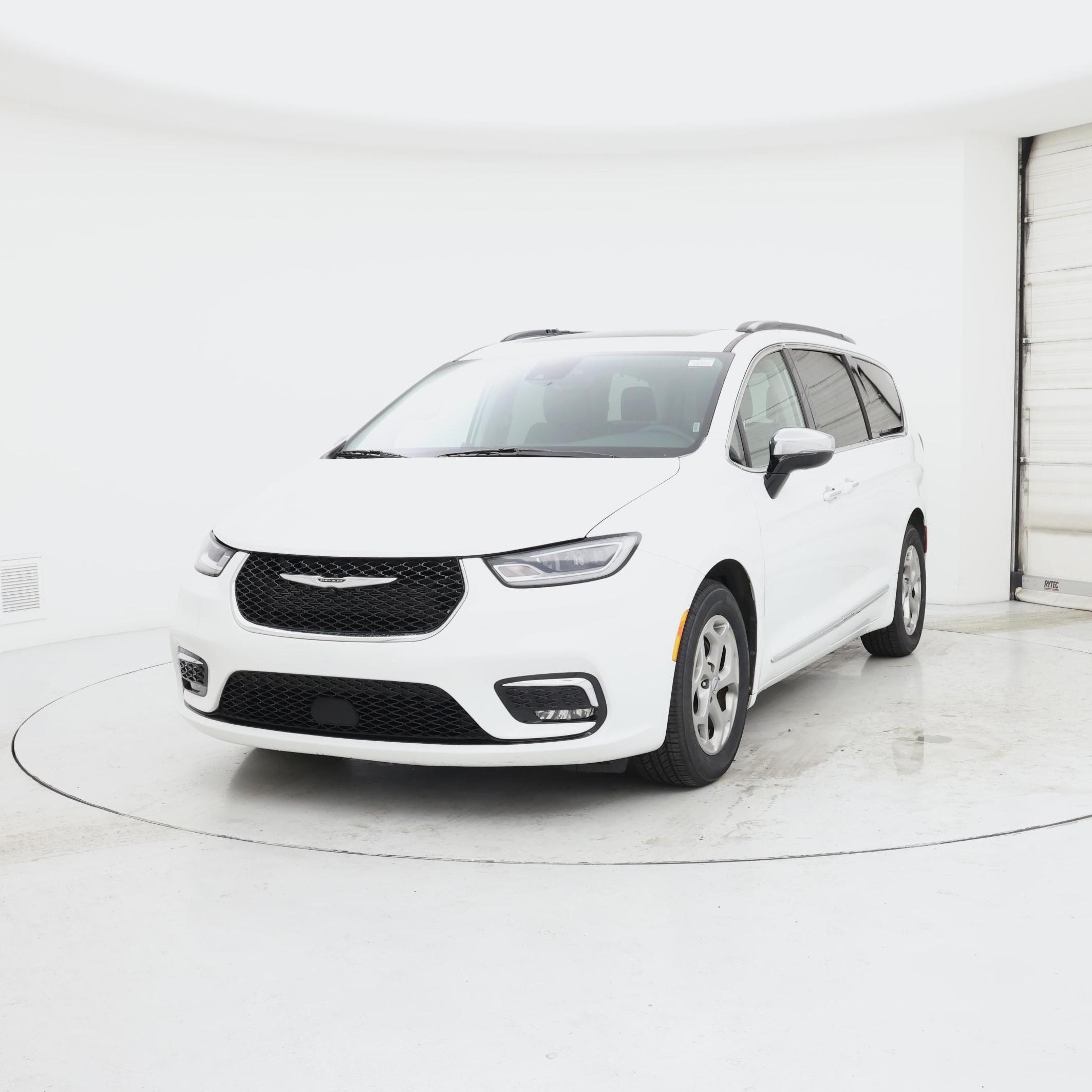 Thumbnail: 2023 Chrysler Pacifica - 4