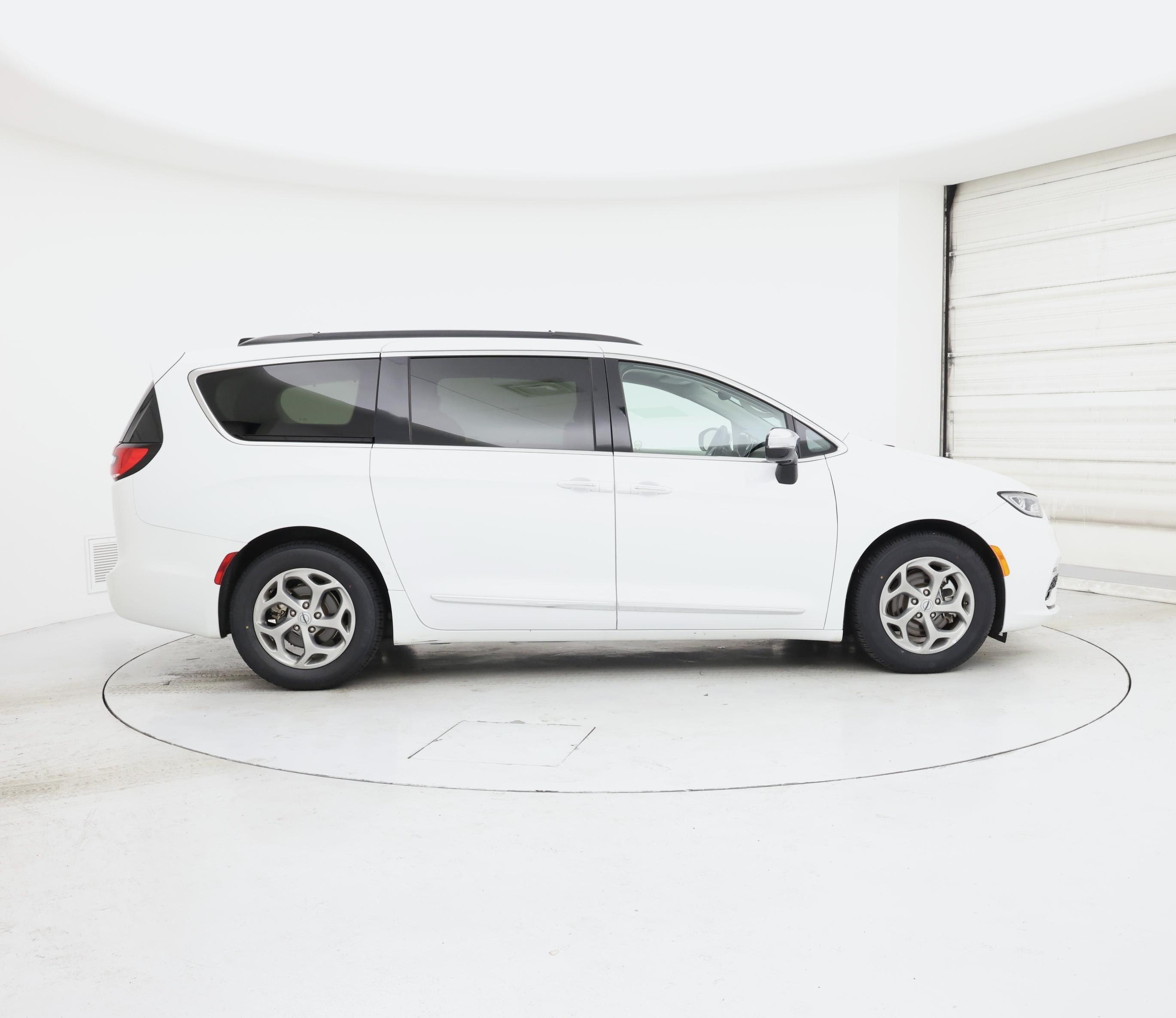 Thumbnail: 2023 Chrysler Pacifica - 7