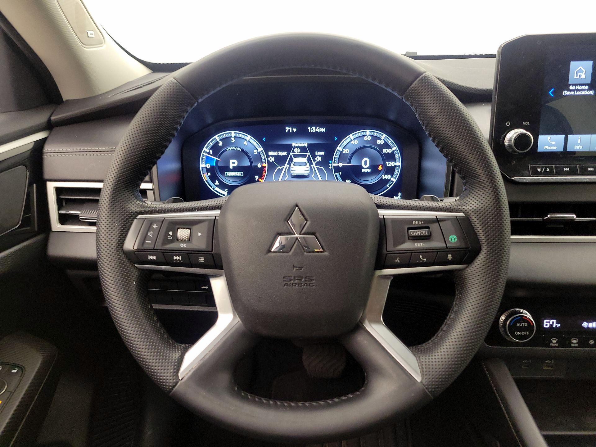 Thumbnail: 2023 Mitsubishi Outlander - 10